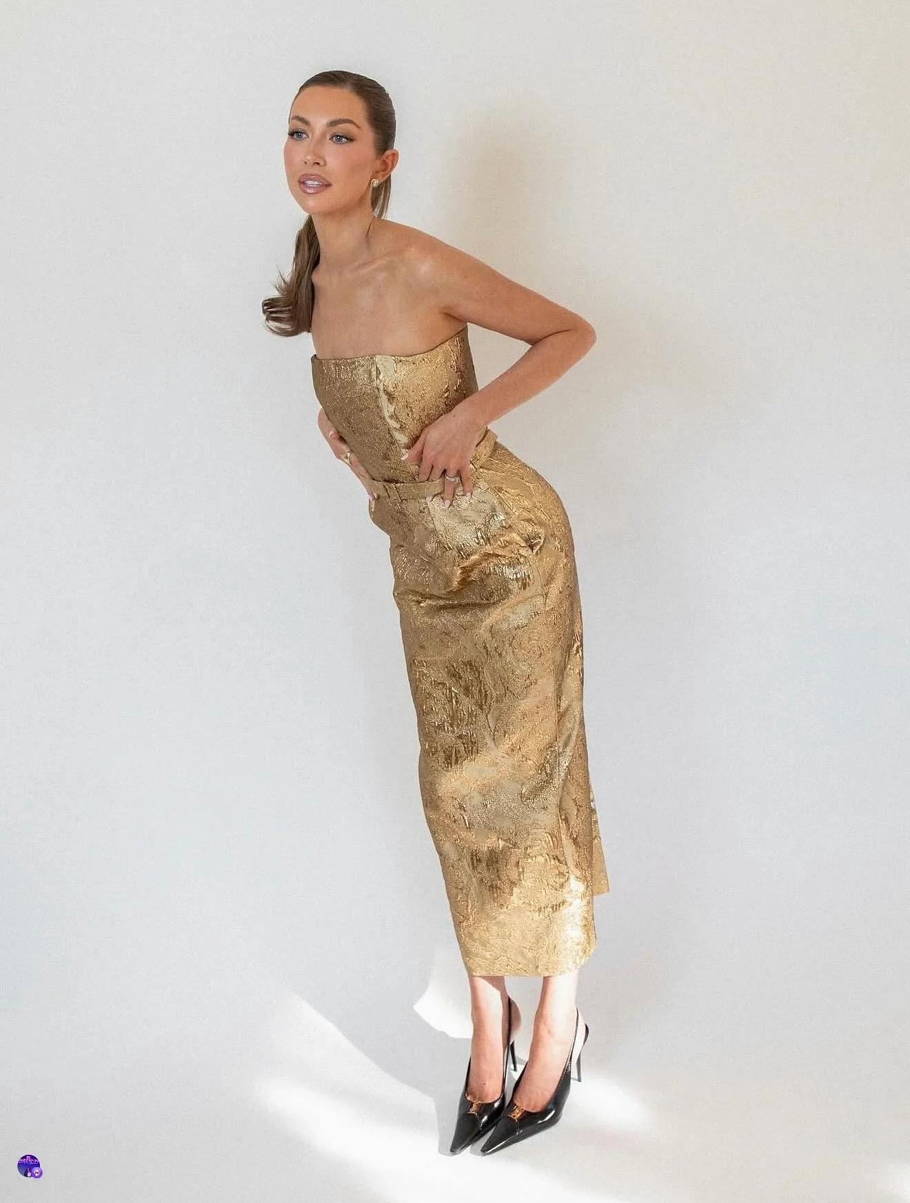 Right when we thought we could be more obsessed with @stassischroeder she drops these!!! Stunning!!!! 🤎✨
Glow by Be Bronze 
Hair: @hairbybradleyleake 
Makeup @carlyy.fisher
Stylist @mar3ntaylor 
Photos @lucioandreozzifoto