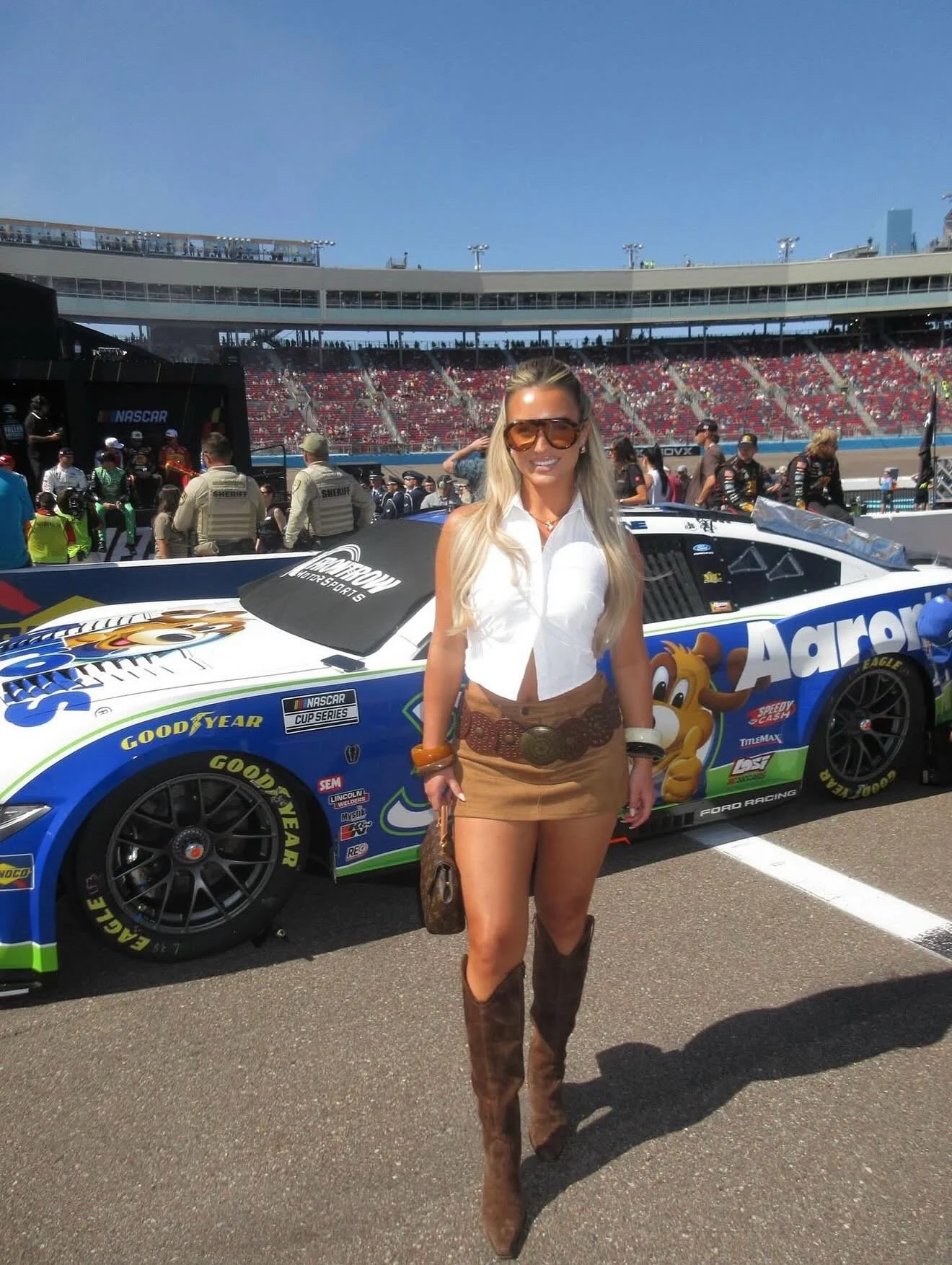 Start Your Engines 🏎️🏁.... @mccallkelli and @jennapettyburton thank you for letting us give you a glow for your weekend in the desert 🤎