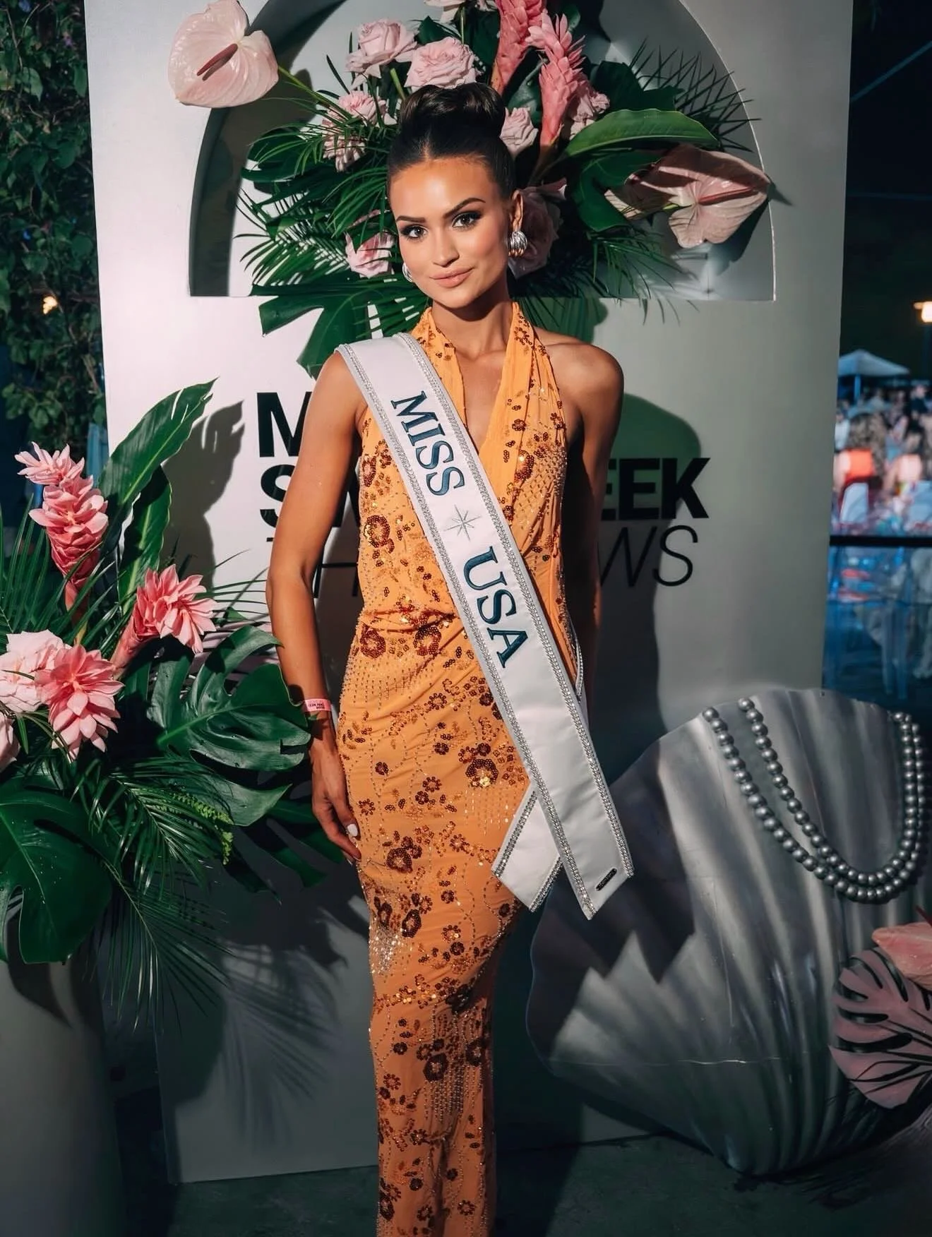 Ladies &amp; Gentlemen&hellip;. Miss USA 👸🏻✨ @audreyeckert_  glowing in Be Bronze for Miami Swim Week 🌴

Spray By: Brittney using Elizabeth 12/14 mix overnight