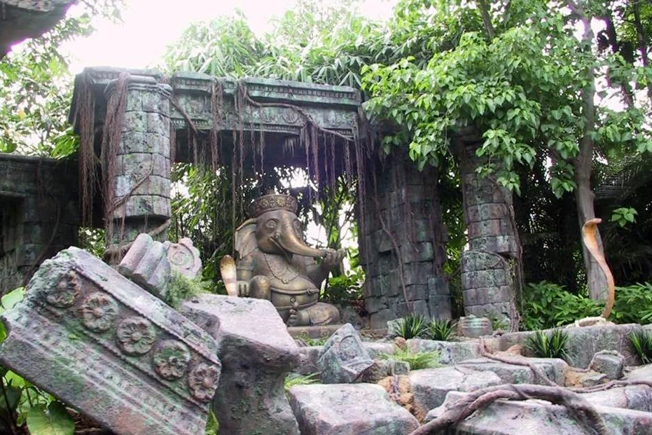 TP_57_HKDL ruins copy.jpg