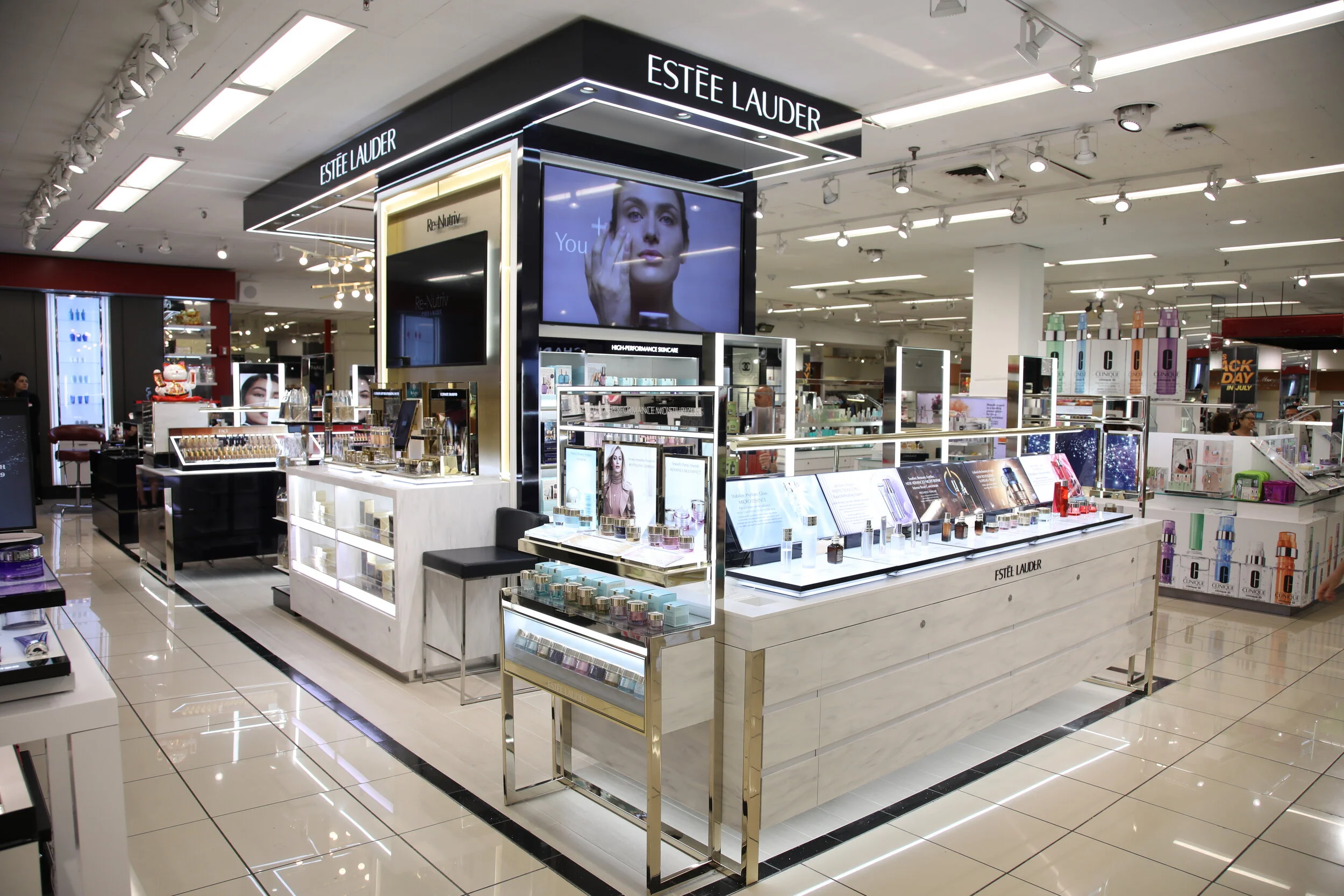 ESTEE LAUDER MACY'S FLUSHING — Youn Lee