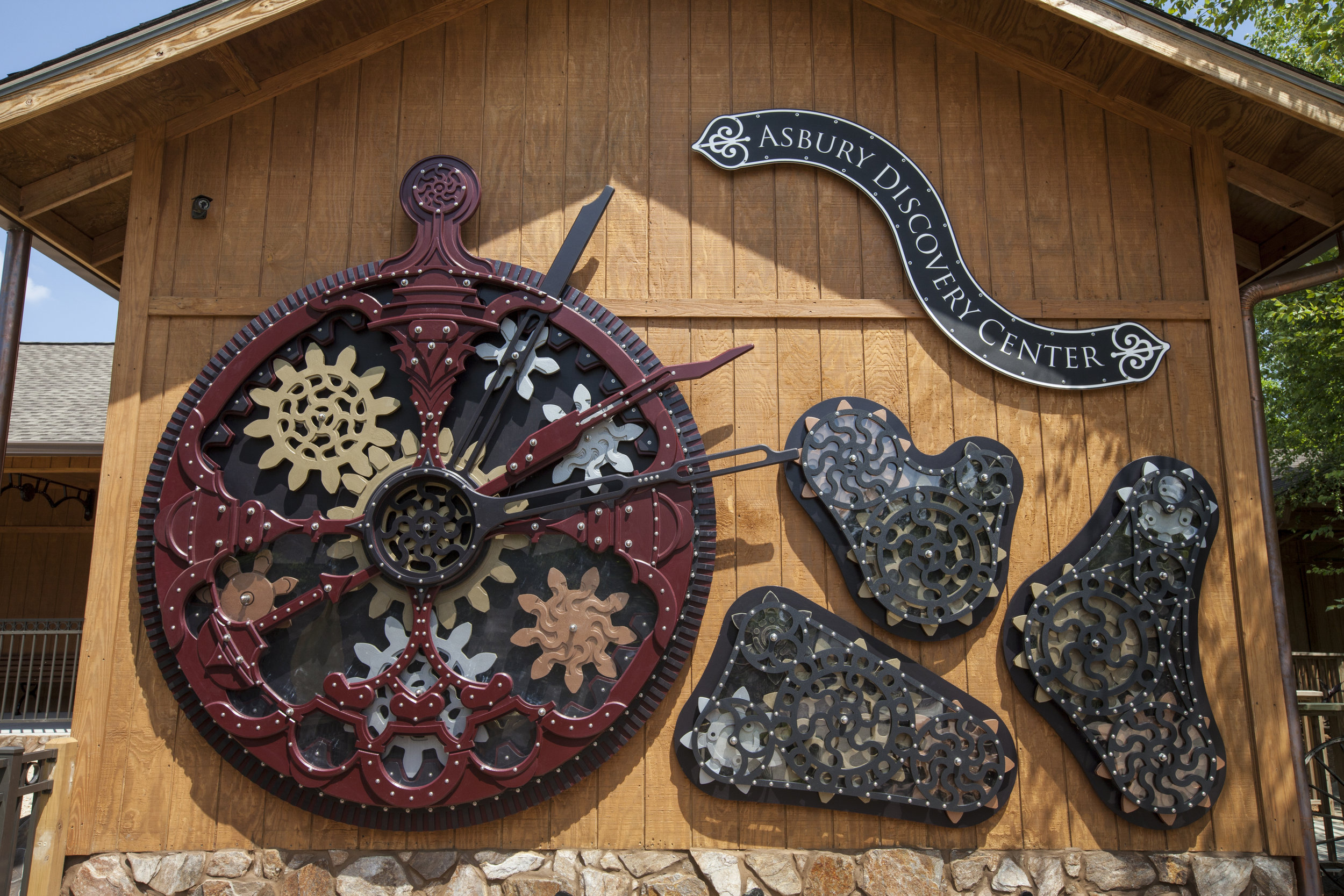 When the Hattiesburg Children's Zoo needed to build a new exhibit house and entertainment space with a Steam Punk flair, they came straight to us.