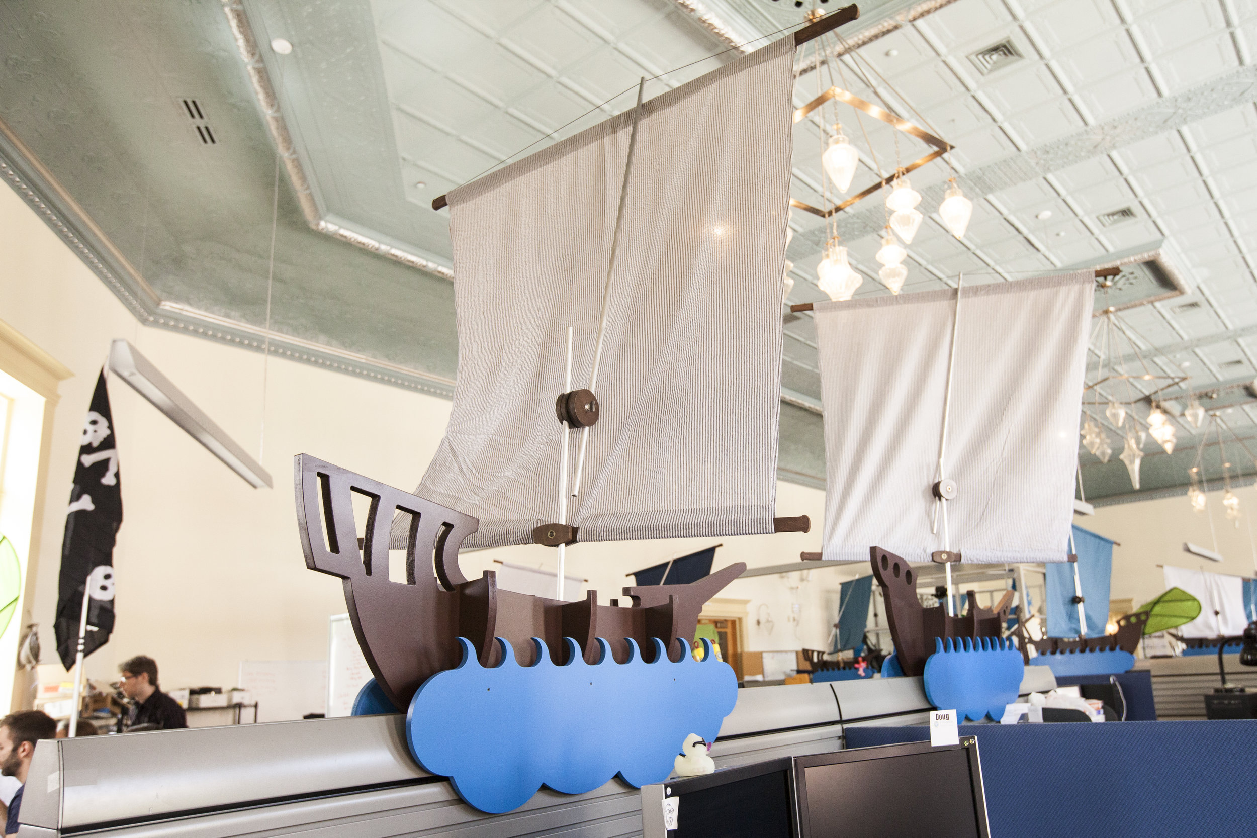 The ship sun shades sit onto the existing desk particians. 