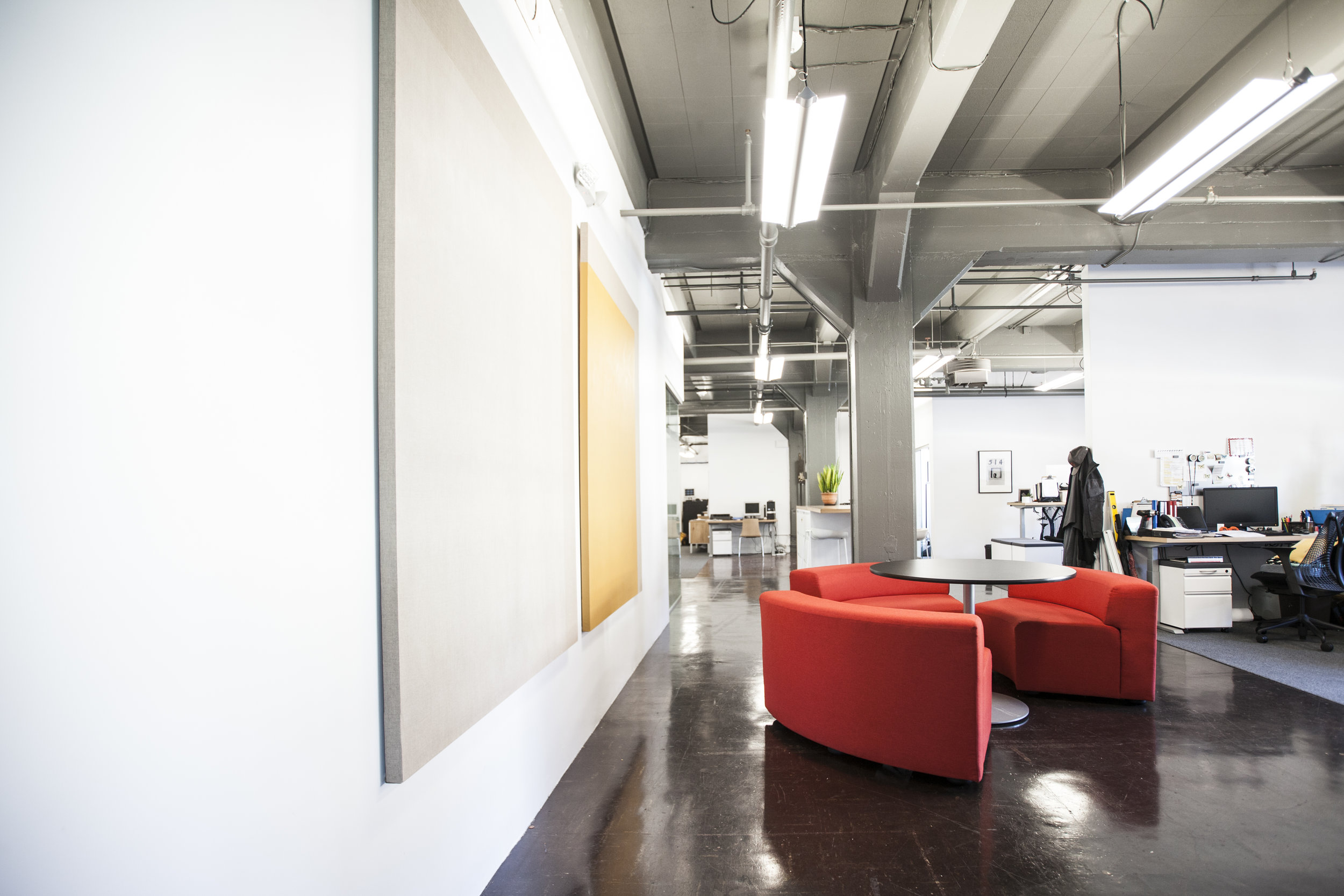  Simple seating and meeting areas throughout the space break up an open office. 