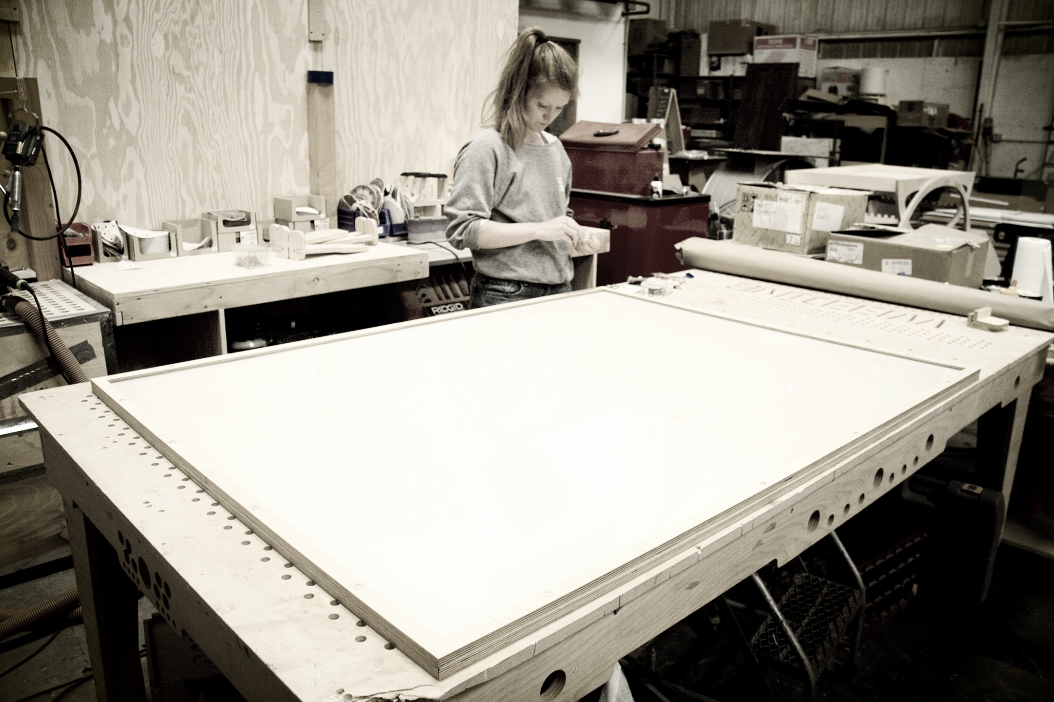 Final assembly of the screen at the fabrication shop.