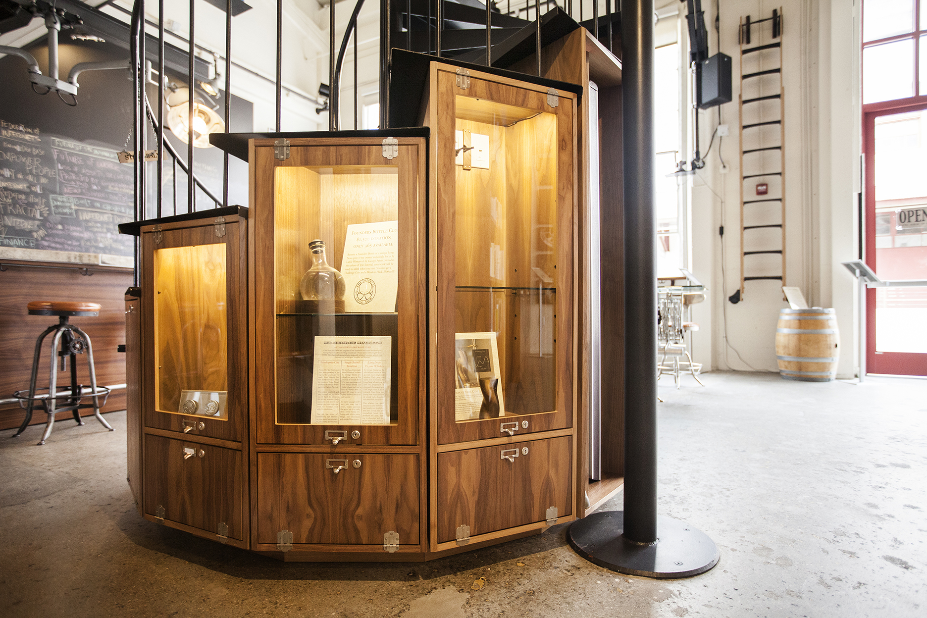  Used to display artifacts from The Longnow's projects, details about their programs and items for purchase. Locking drawers below hold back stock.&nbsp; 