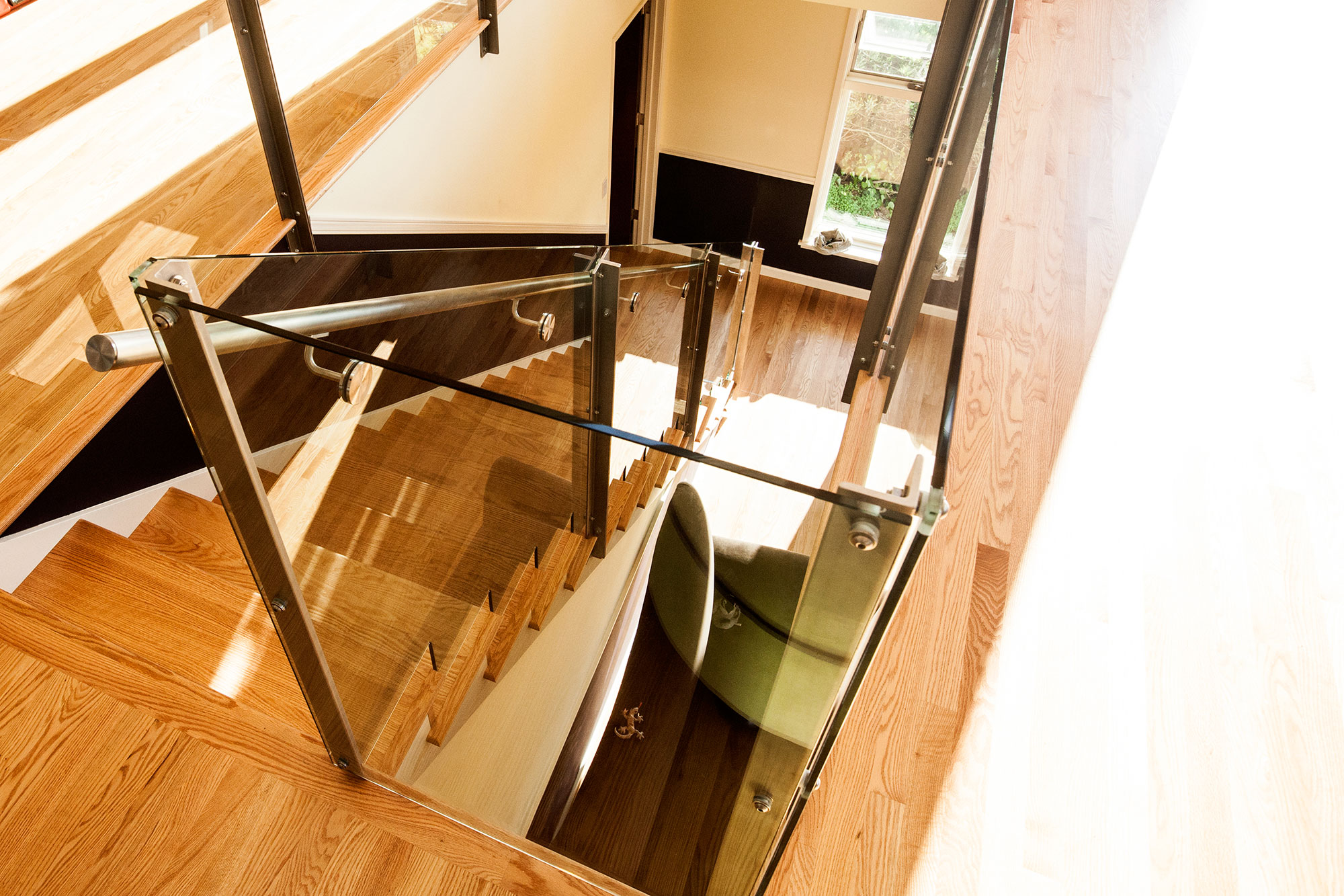  More glass railing to create unobtrusive railings that allow a clean visual and lots of light. 