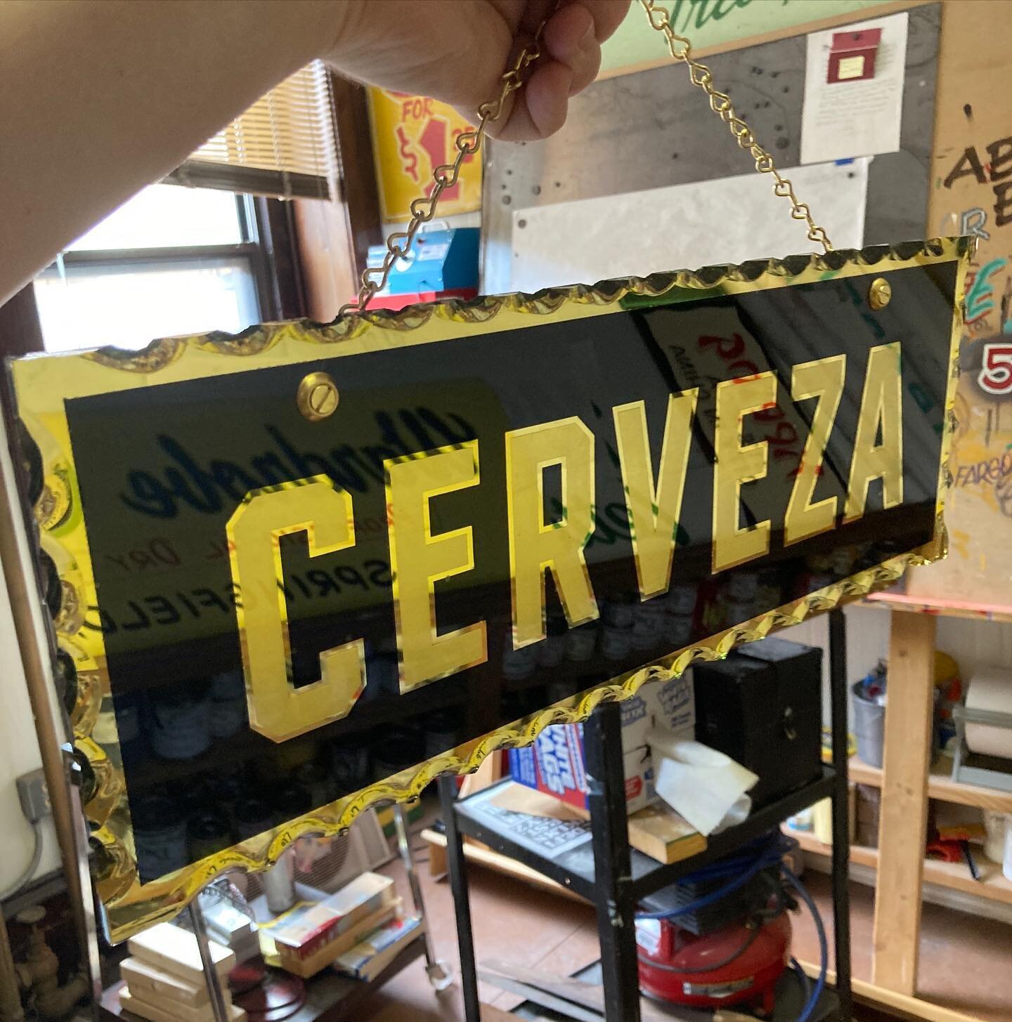 ✨ New sample piece! ✨
We started with 1/4&rdquo; plate glass and cut to size, scalloped the edges, reverse painted and 2-tone water gilded with 23k gold leaf. Cheers! 🍻