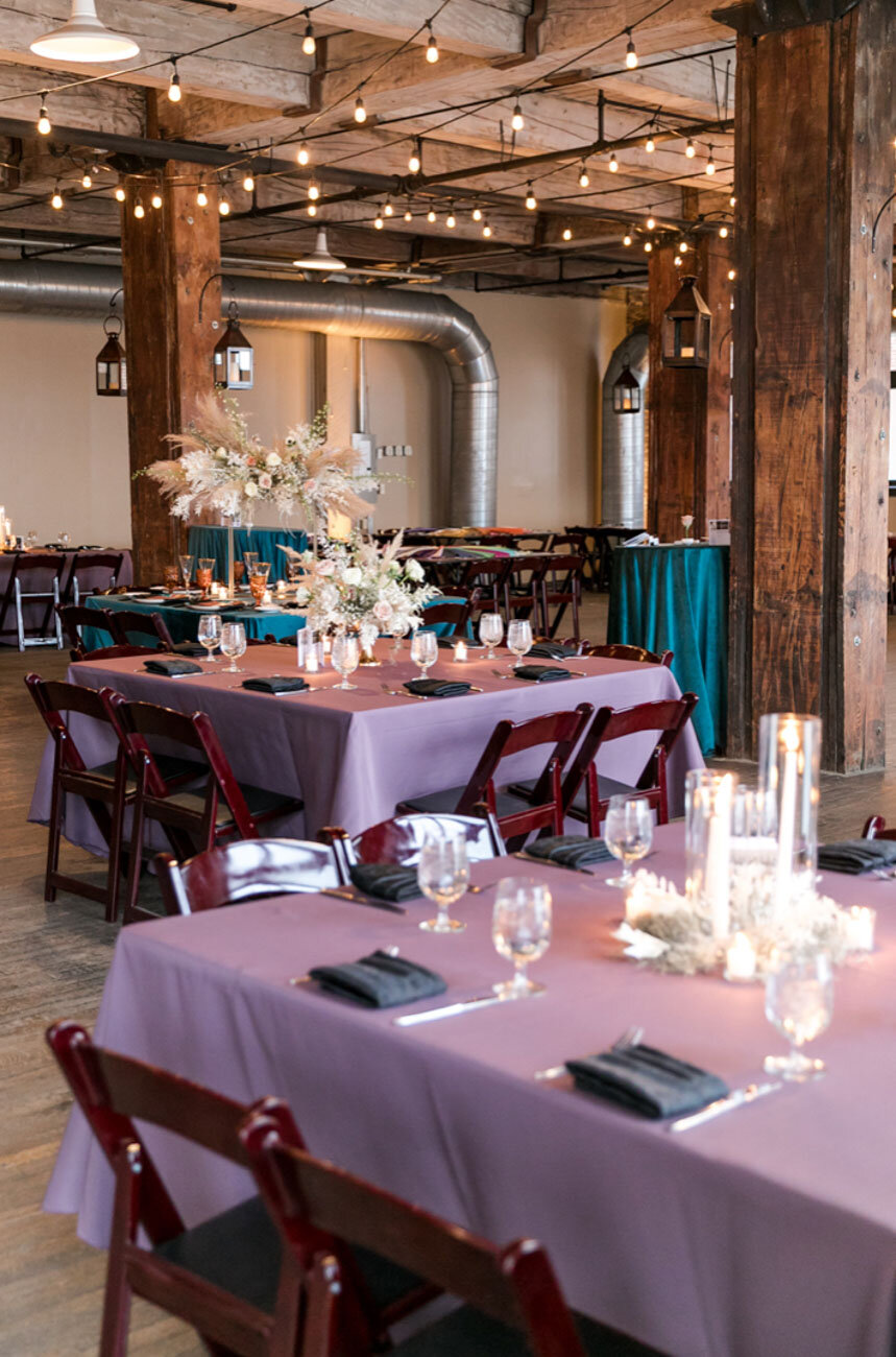 Downtown-Kansas-City-Wedding-Venues-Feasts-Of-Fancy-Guest-Tables.jpg