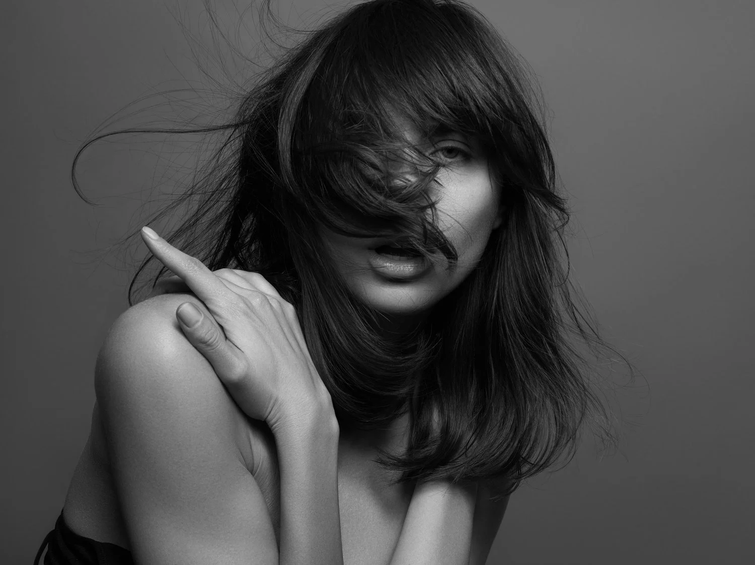  hair beauty photography photo shoot nyc agency model portrait photography studio lighting commercial photographer magazine photographer advertising photographer headshot photographer black and white no makeup 