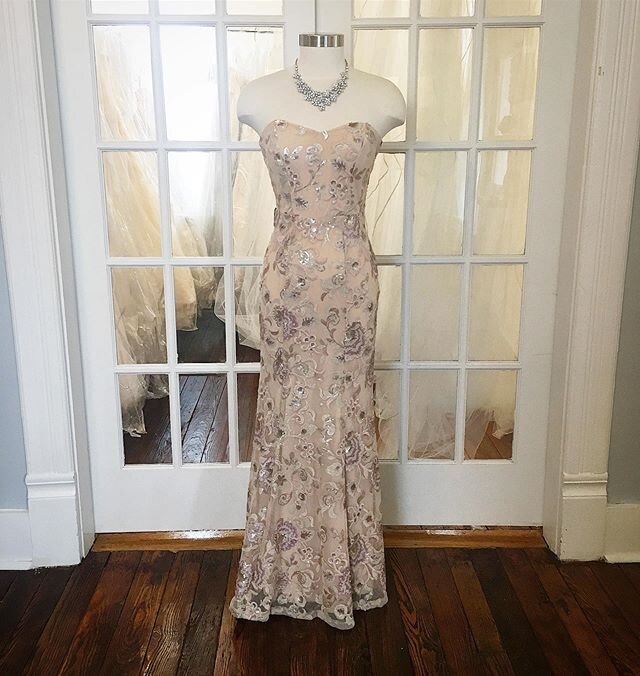 This dainty little gal is so unique in its sequin pattern!
.
.
.
.
#retulledboutique #promconsignment