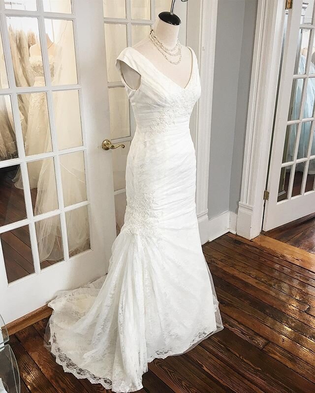 This lovely lace trumpet gown has the most beautiful off the shoulder neckline! She&rsquo;s also brand new and has never been down the aisle.
Designer: Jewell 
Size: 8
Color: Ivory 
Our Price: $275
Original Price: $499
.
.
.
.
#retulledboutique #brid