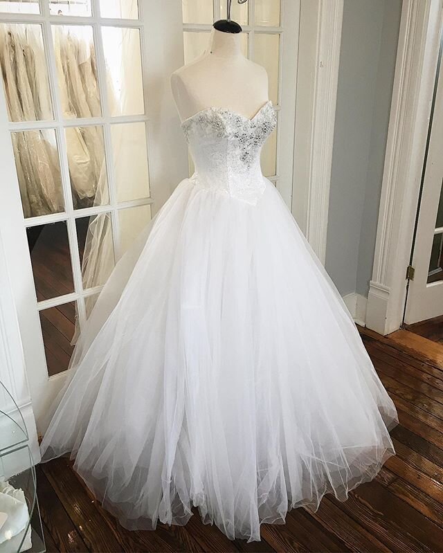 Scroll to the end to see the stunning sparkly detail on the bodice of this gown!
Designer: David&rsquo;s Bridal 
Size: 8
Color: White
Original Retail: $799
Our Price: $550
.
.
.
.
#retulledboutique #bridalconsignment #designergownsforless #shopsmall