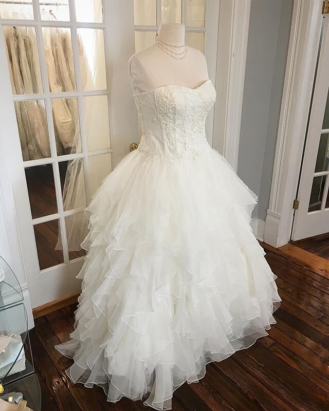 This beautiful ballgown has exposed boning in the bodice which we just LOVE! 
Designer: Oleg Cassini 
Size: 14
Color: Ivory
Original Retail: $1400
Our Price: $850
.
.
.
.
#retulledboutique #bridalconsignment #designergownsforless #indybride #shopsmal