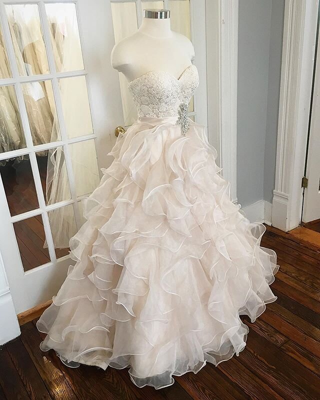 Today is a ballgown kind of day at the boutique! We adore this sweet, curly, blush gown and we can&rsquo;t wait to see it on you!
Designer: Allure 
Size: 4
Color: Champagne 
Original Retail: $1400
Our Price: $700
.
.
.
.
#retulledboutique #bridalcons