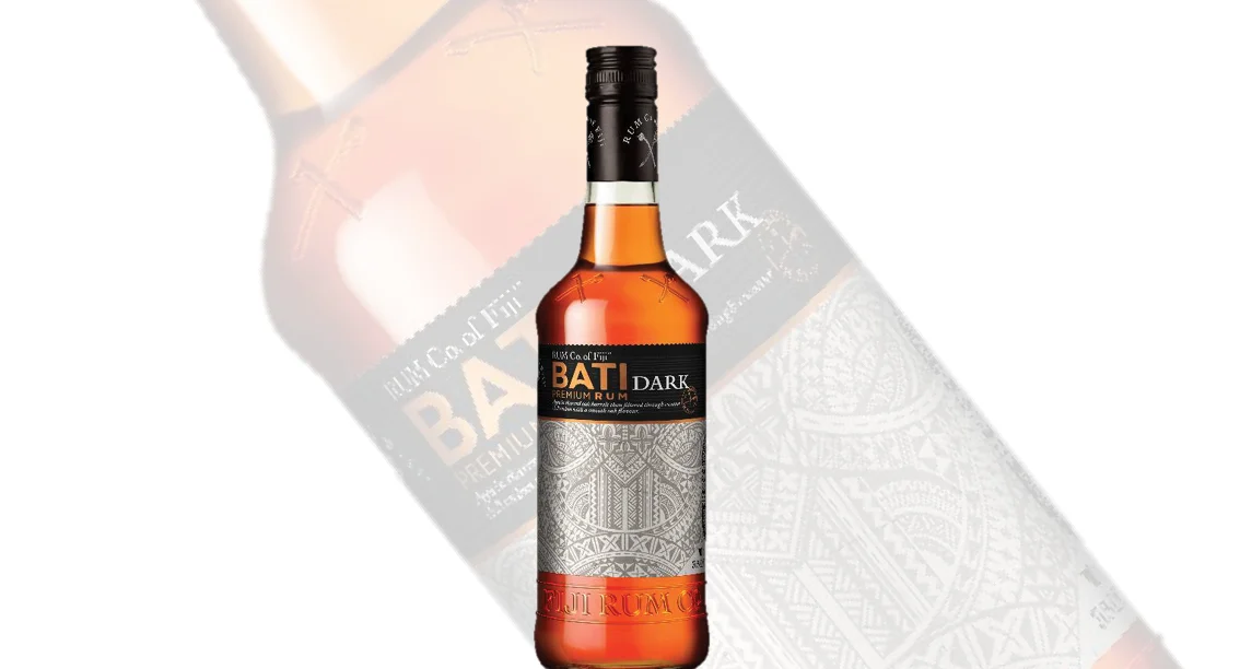 FIJI RUM CO. - BATI DARK LIKE NOWHERE ELSE ON EARTH, FIJI’S PRISTINE ENVIRONMENT BOASTS A MAGNIFICENT MOUNTAINOUS LANDSCAPE, DRENCHED WITH EQUATORIAL SUNSHINE AND WARM SEA BREEZES. OUR WATER IS RENOWNED AS SOME OF THE WORLD’S PUREST, WHILE OUR SUGAR CANE IS GROWN IN ANCIENT VOLCANIC SOIL AND WARM FIJIAN CLIMATE, THEN EXPERTLY HAND-CUT BY THOUSANDS OF INDEPENDENT FIJIAN FARMERS. AGED FOR 2 YEARS IN CHARRED OAK BARRELS. RICH MAHOGANY IN COLOUR WITH INTENSE DRIED FRUIT AROMAS, FINISHING WITH MOLASSES CARAMEL AND CHARRED OAK.