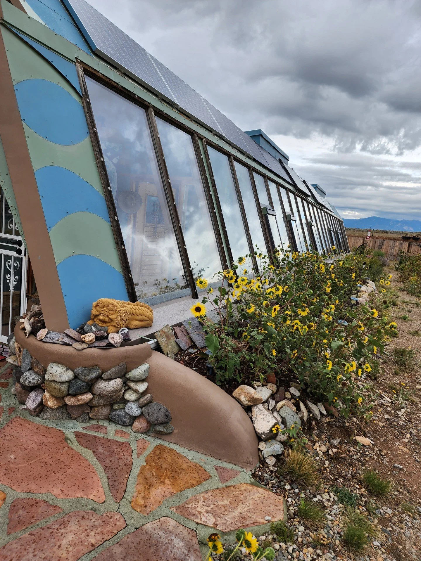 82 front garden.JPEG