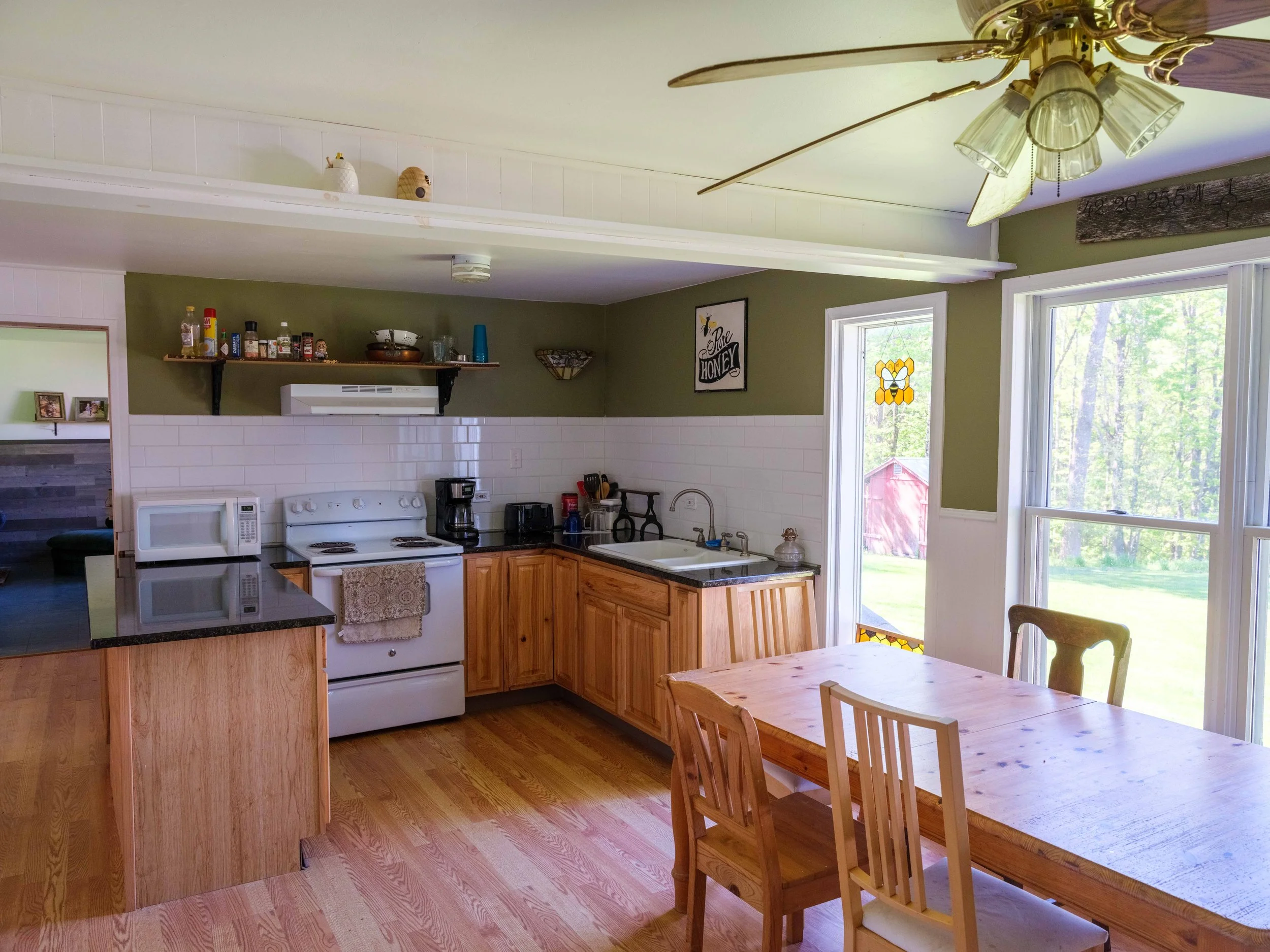 07 kitchen.jpg