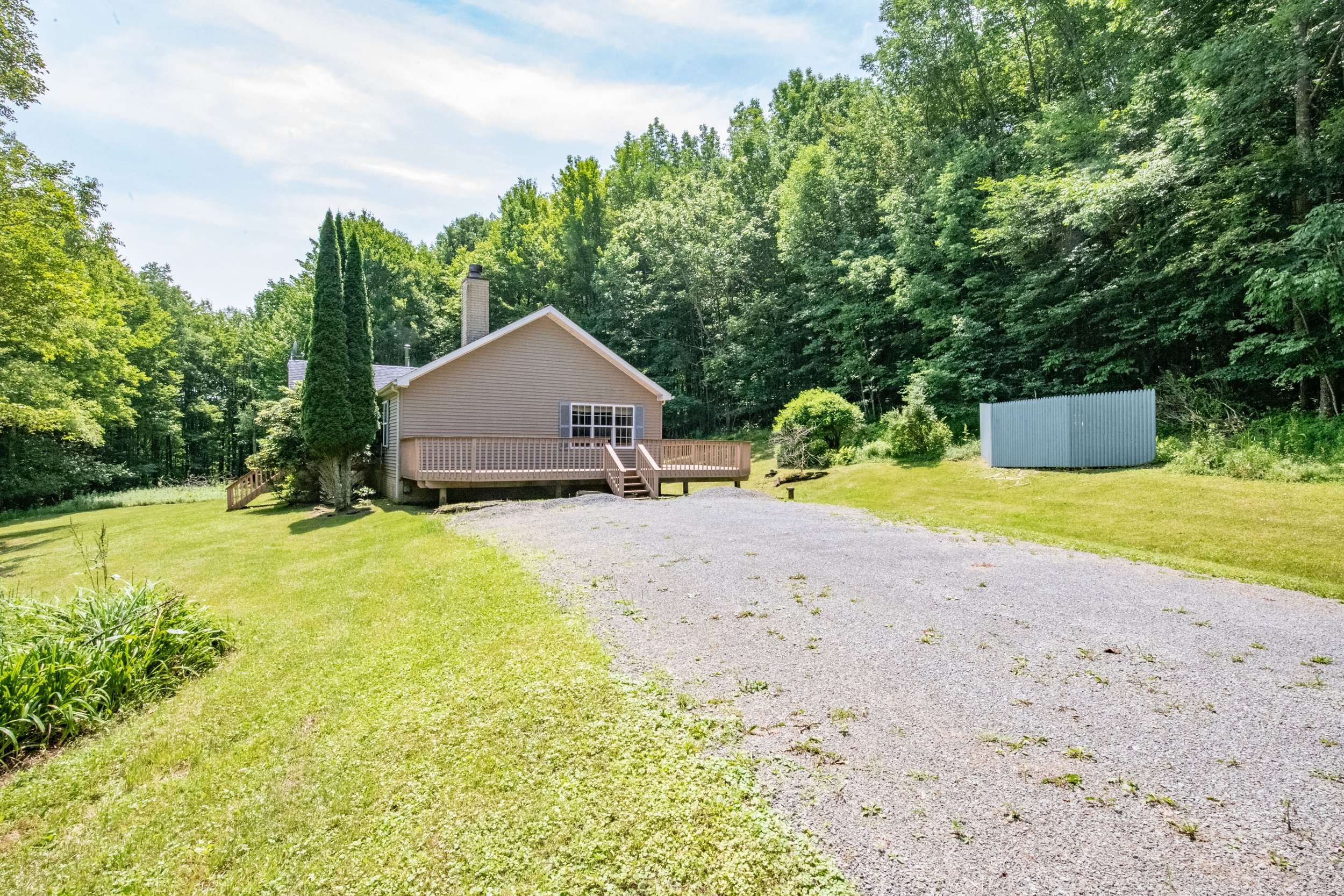 03 ext-driveway.jpg