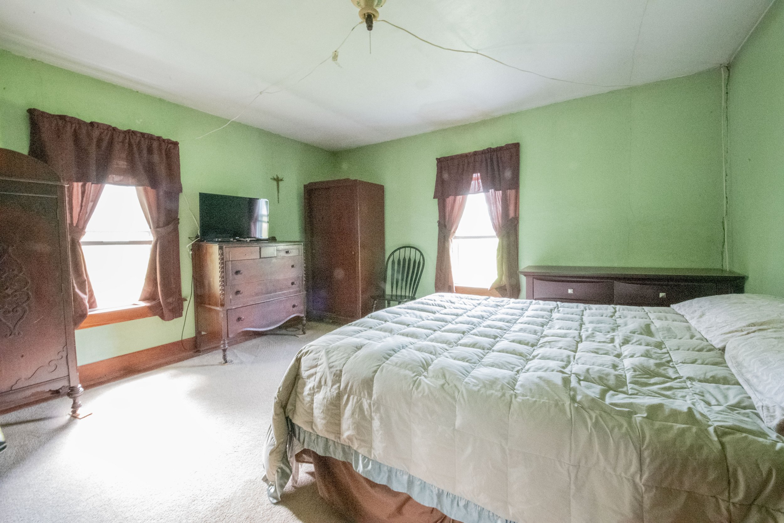16-green-bedroom.jpg