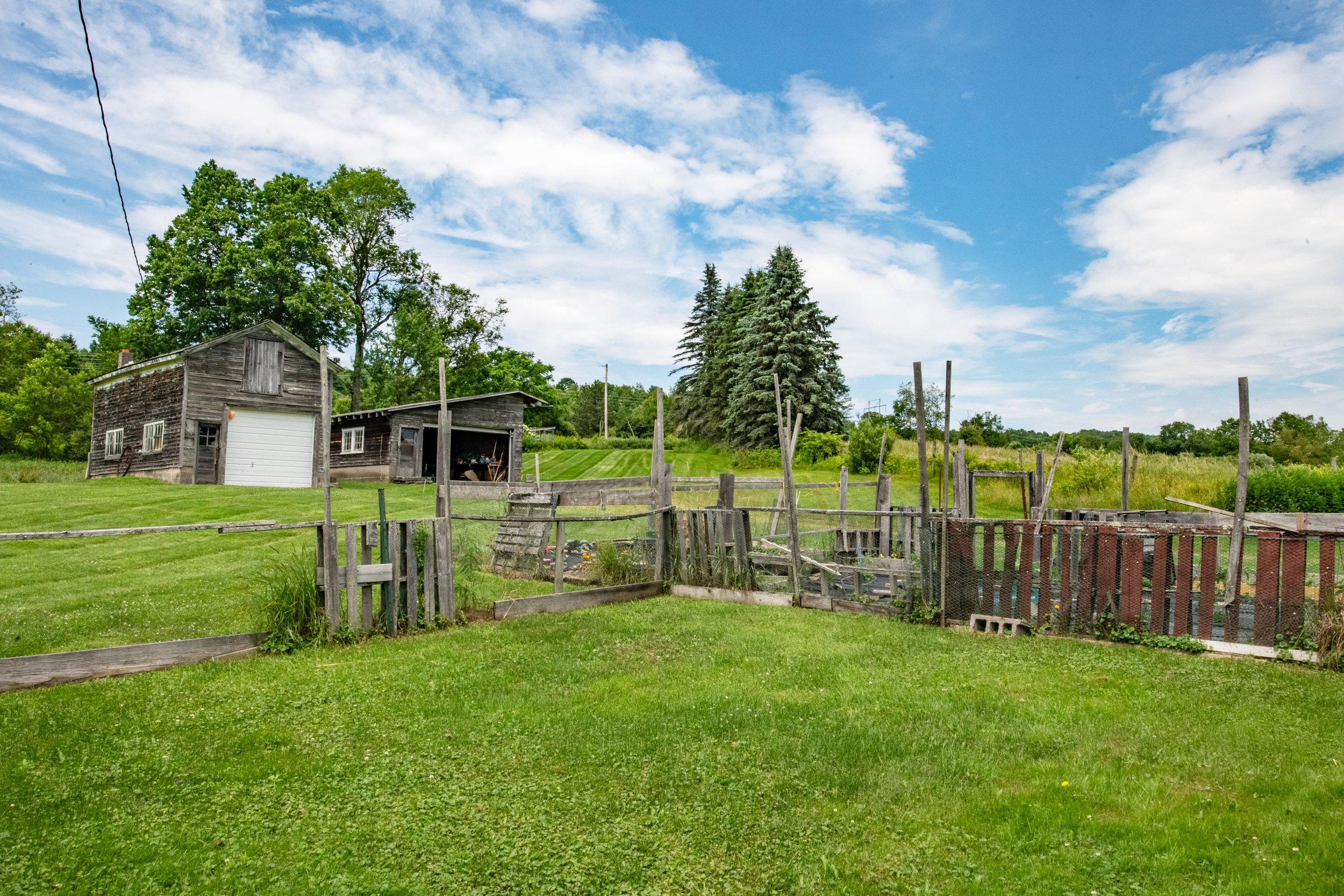 19-garden-and-garages.jpg