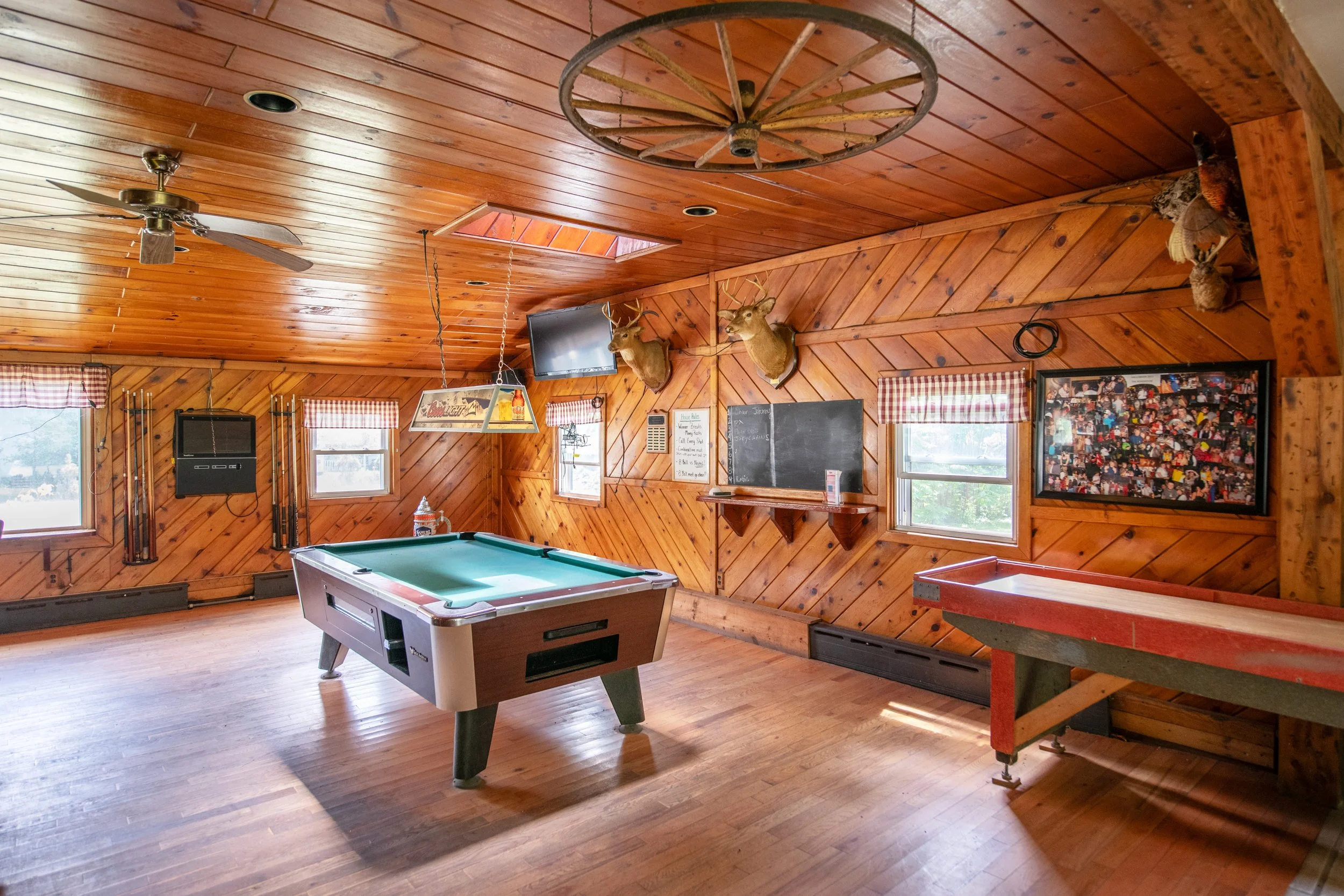 01-pool-table.jpg