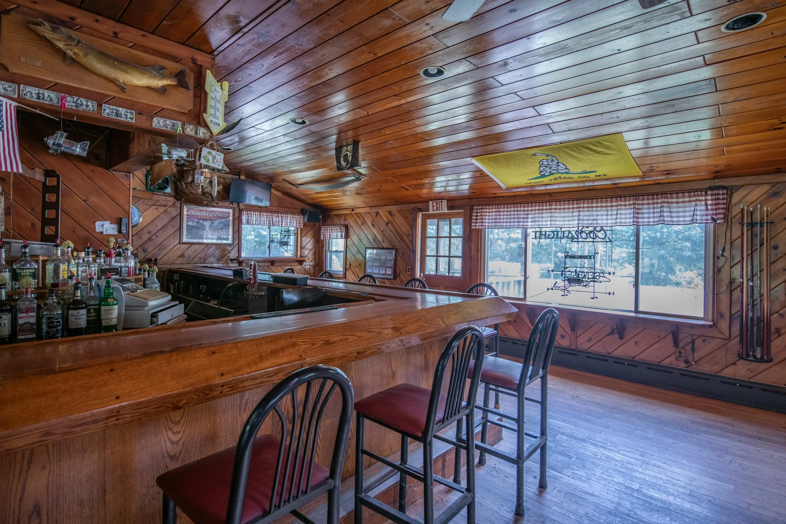03-corner-of-bar.jpg