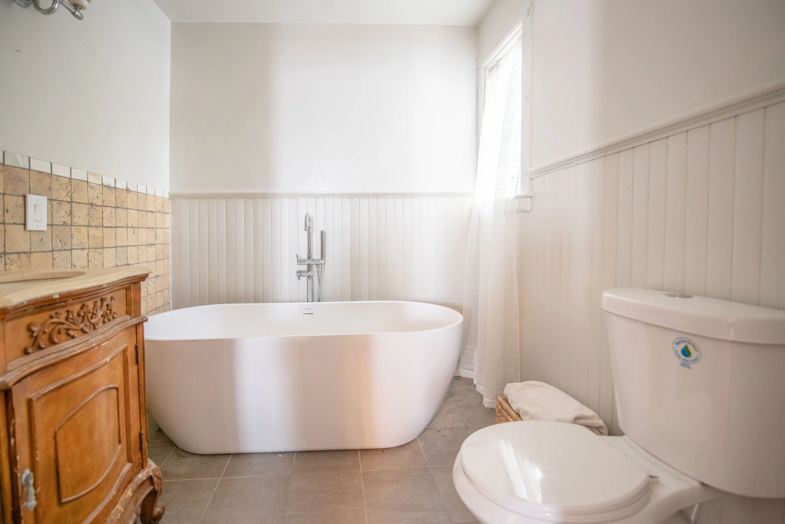 12 primary-bath.jpg