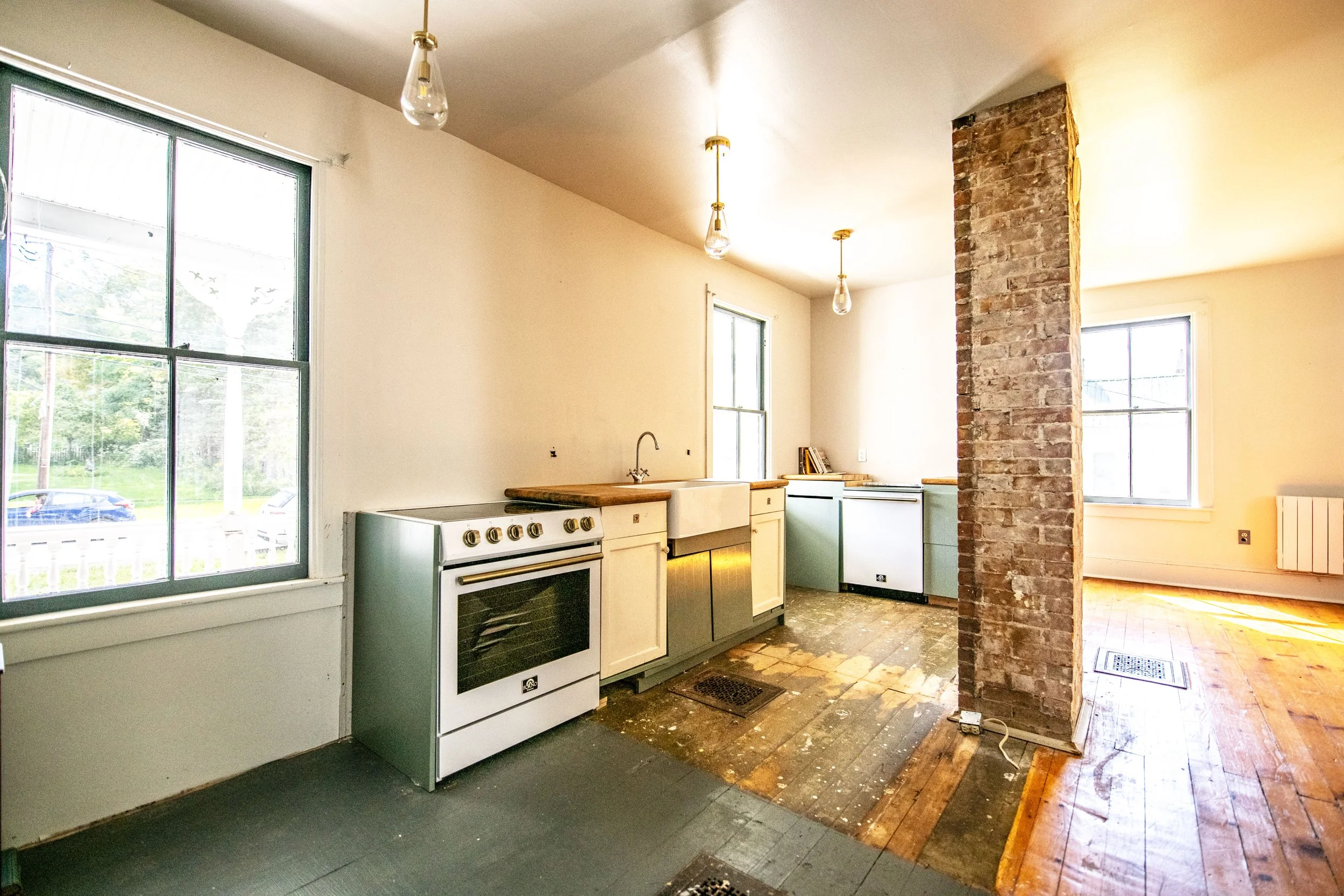 09 kitchen.jpg