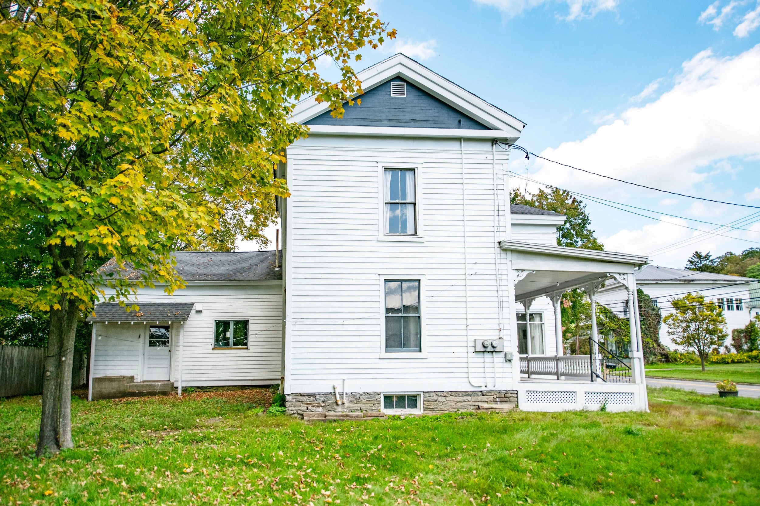 05 ext-side-of-house.jpg
