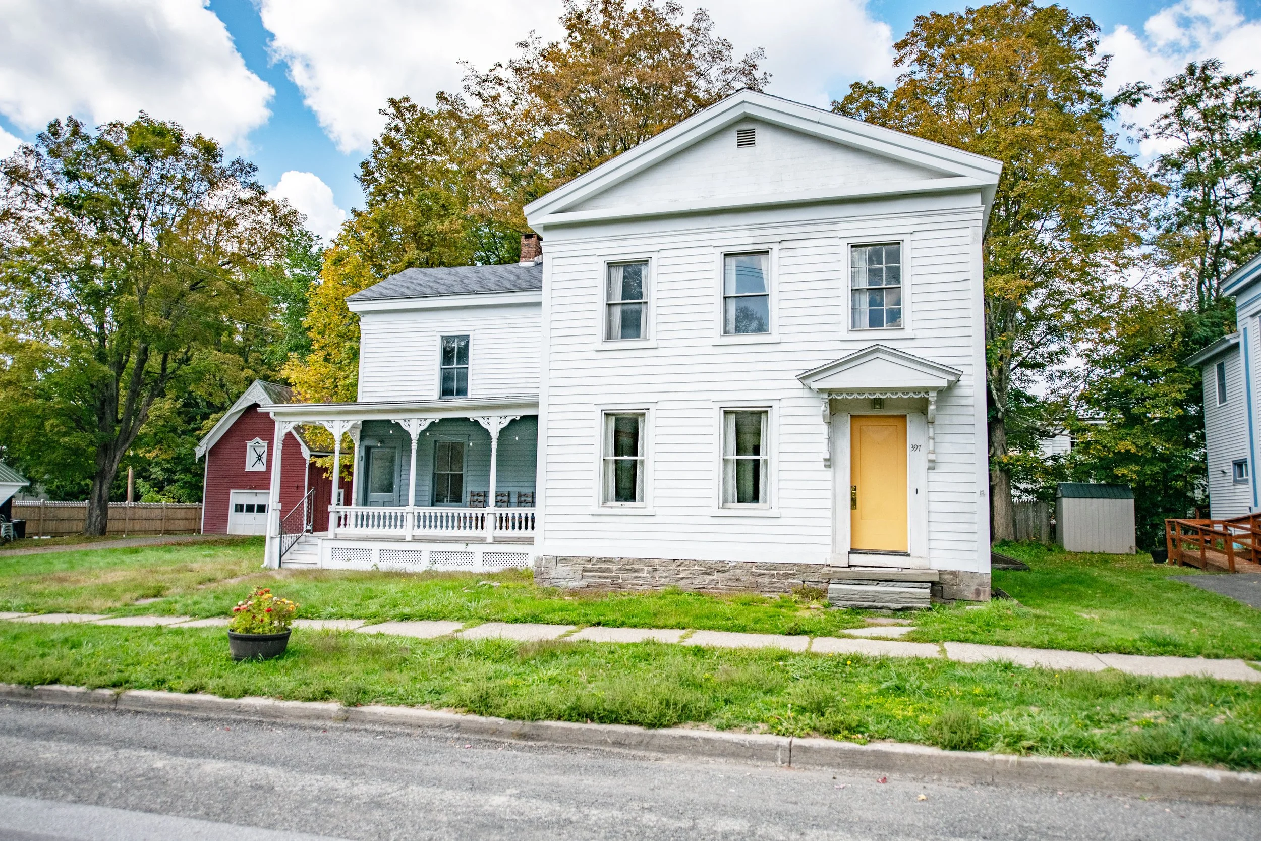02-ext-house-and-barn.jpg