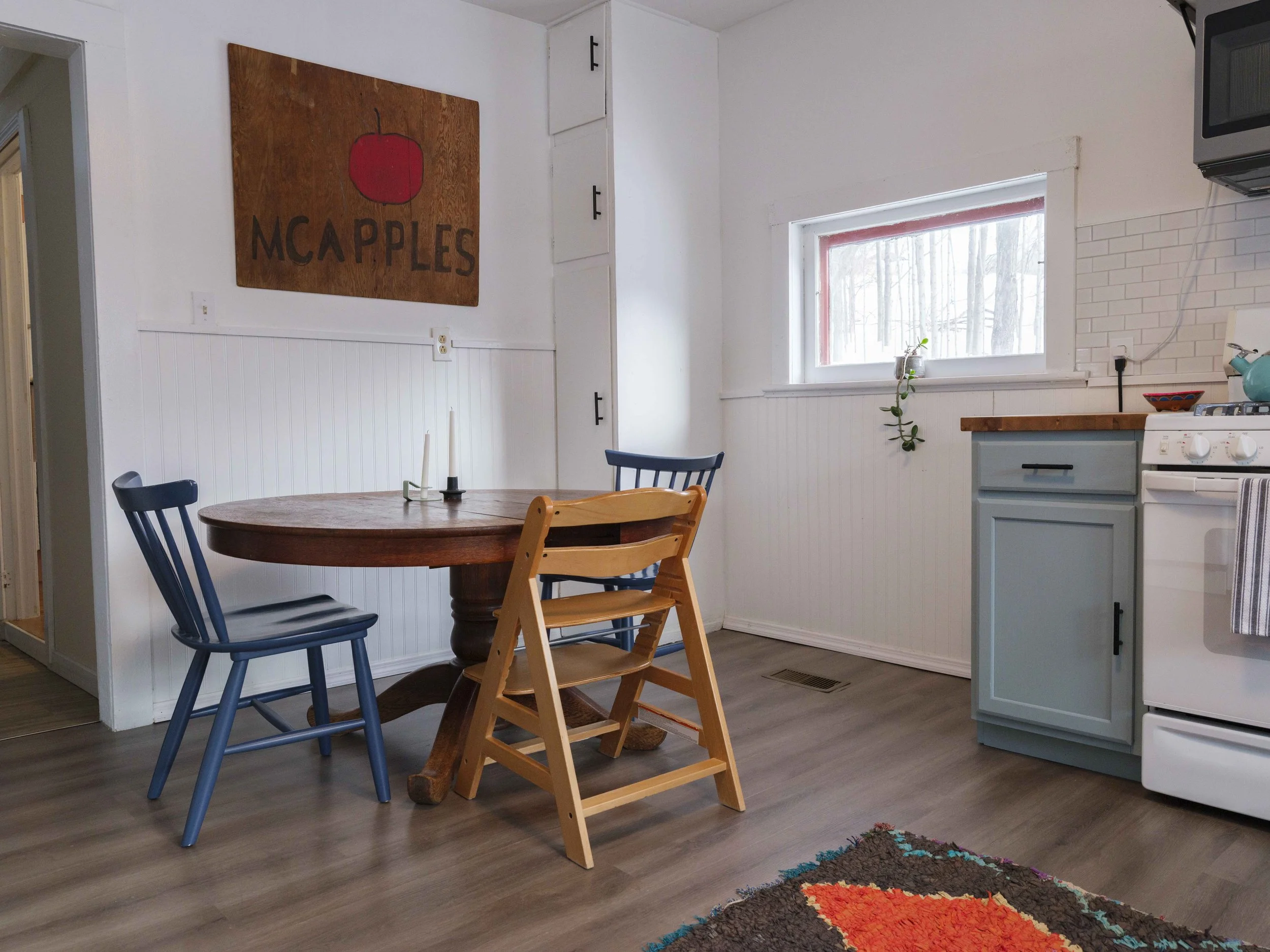 05 kitchen table.jpg