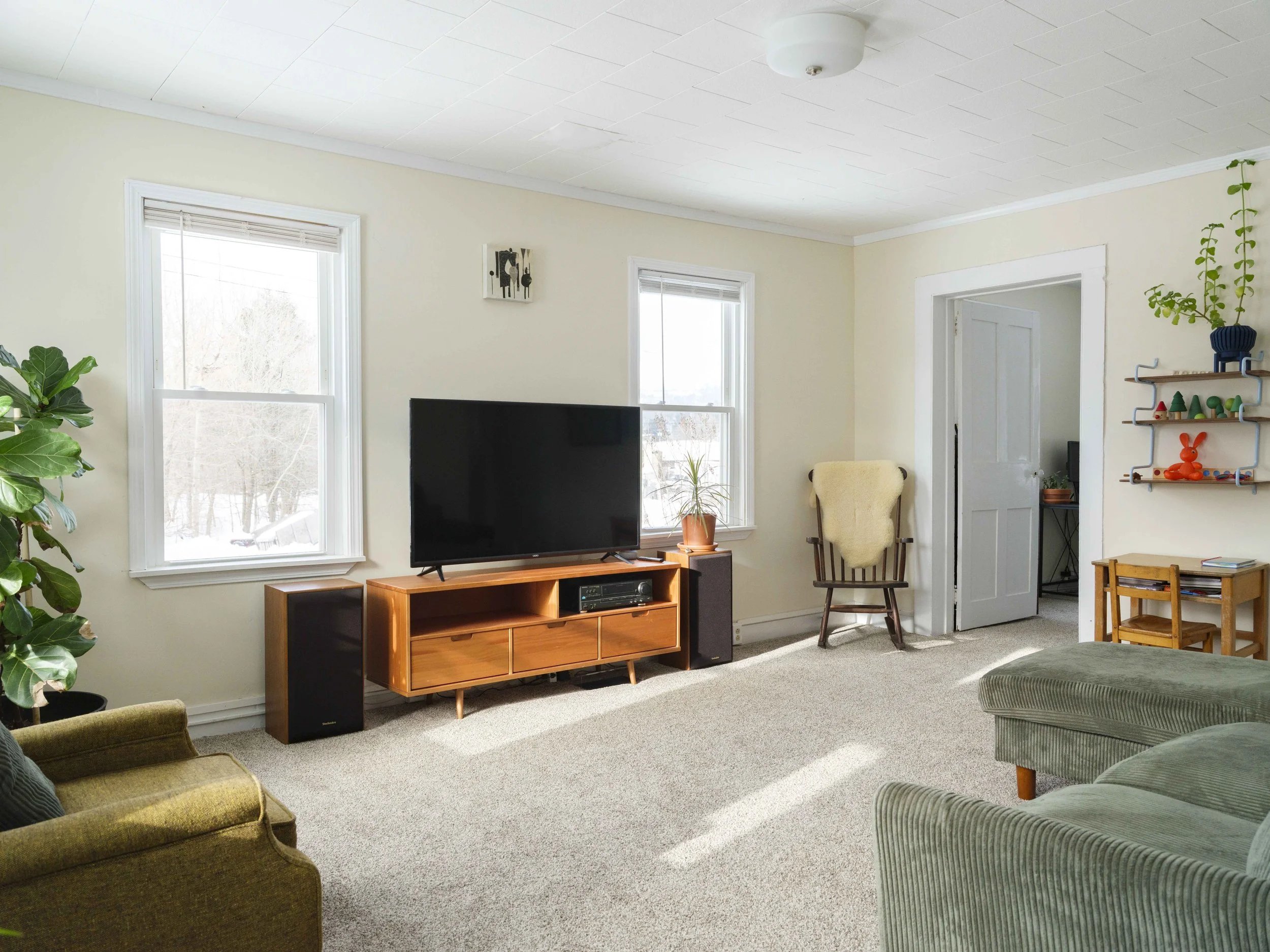 07 entertainment center.jpg