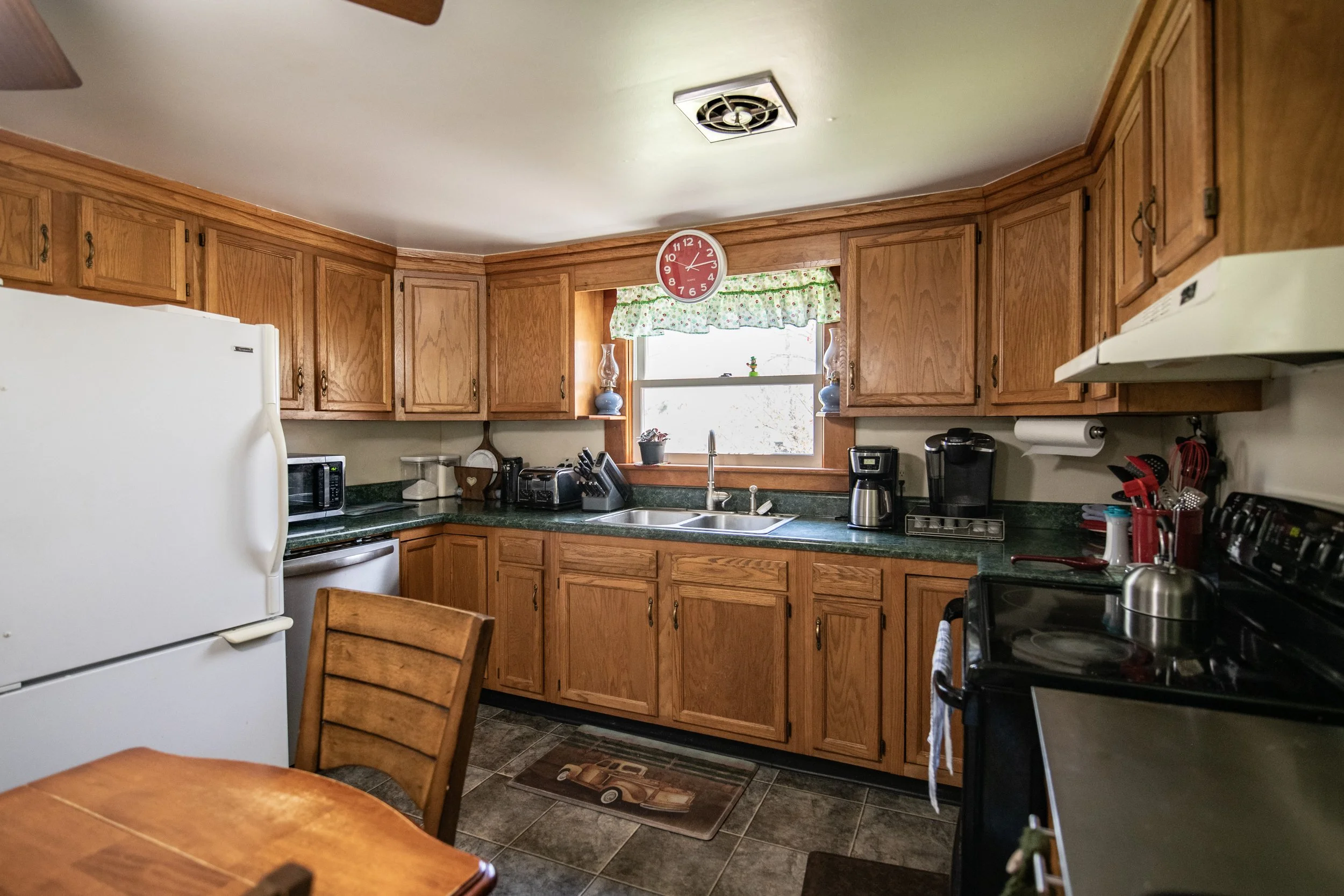 06 kitchen1.jpg