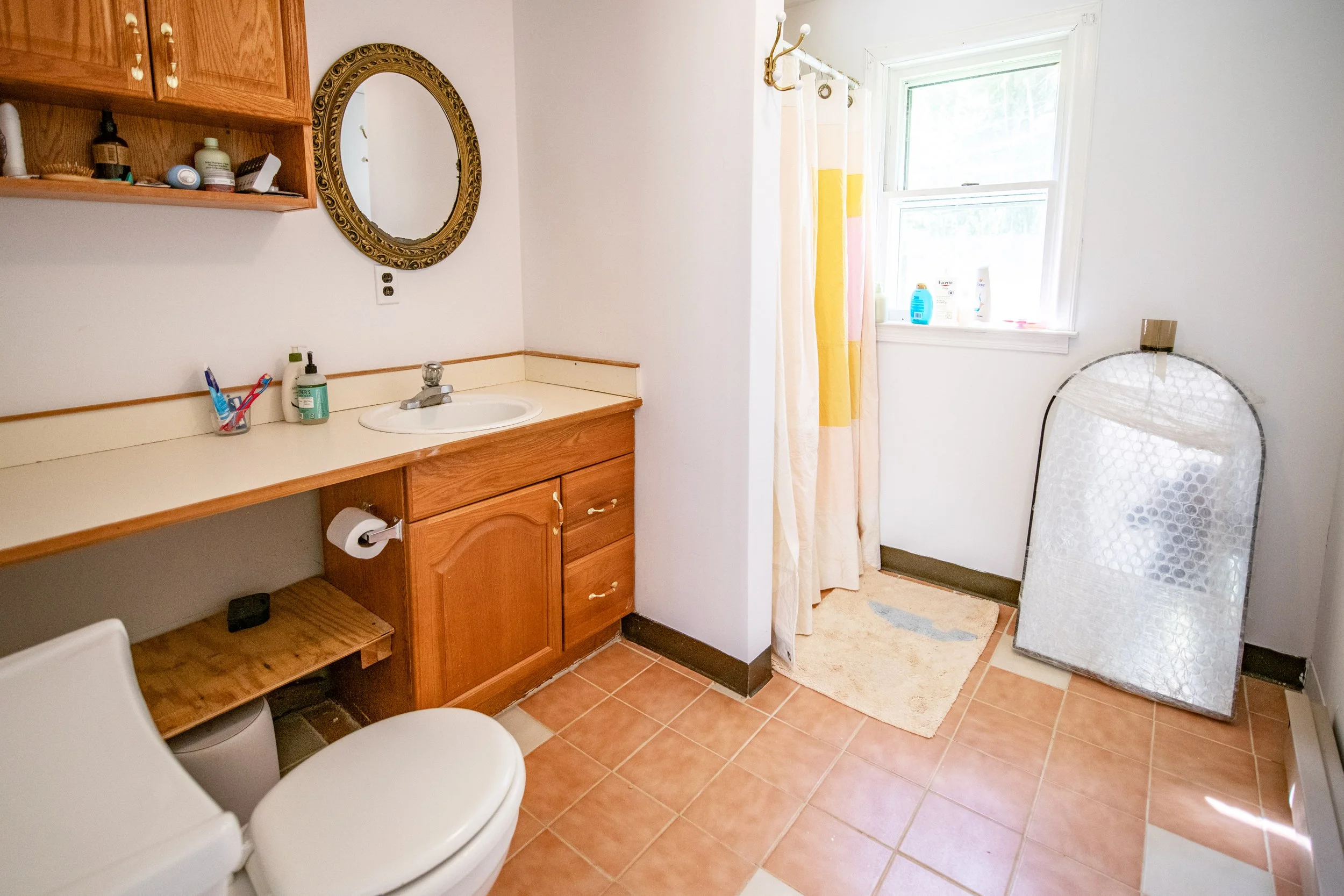 09 bathroom.jpg