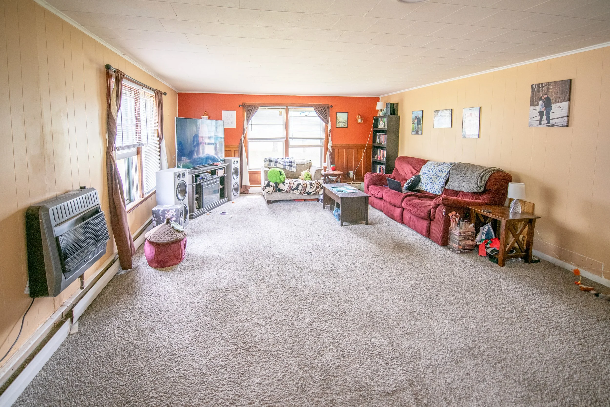 apt1-living.jpg
