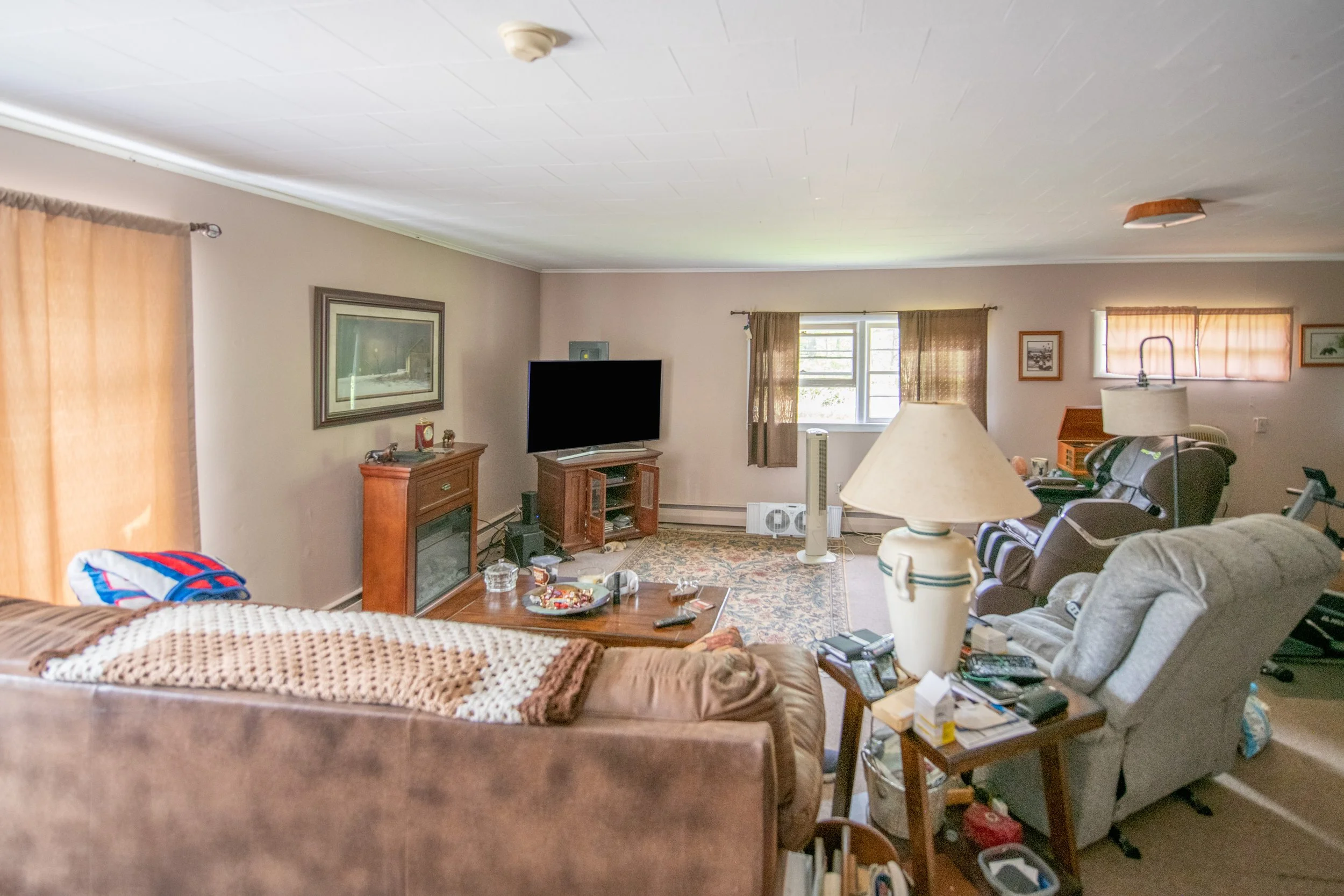 apt3-living.jpg