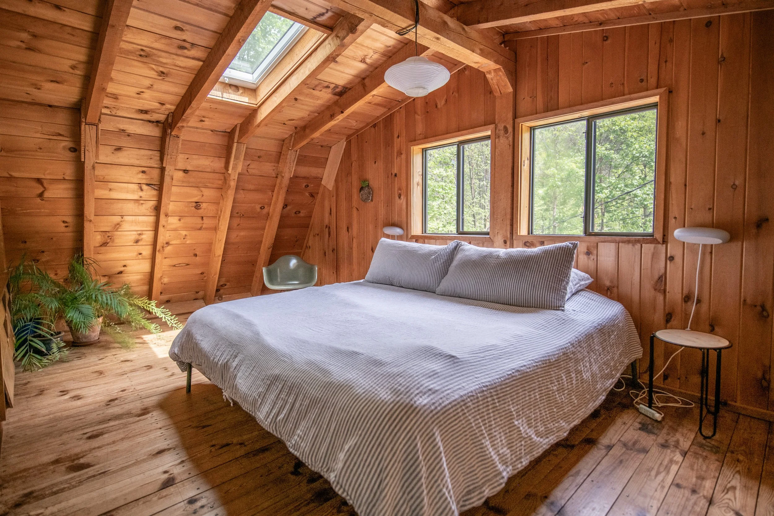 12 int-bedroom.jpg