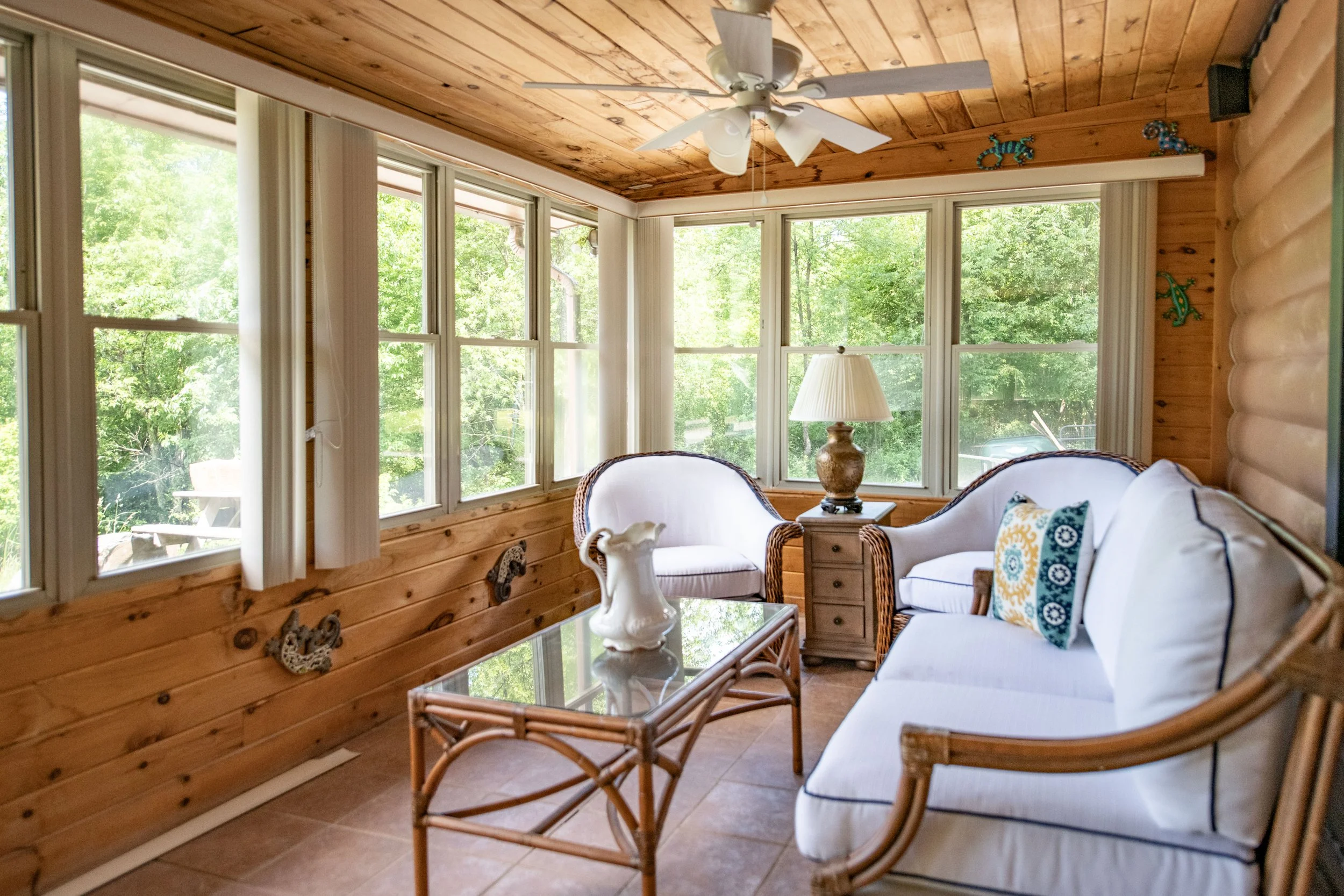 05-sunroom-right-side.jpg