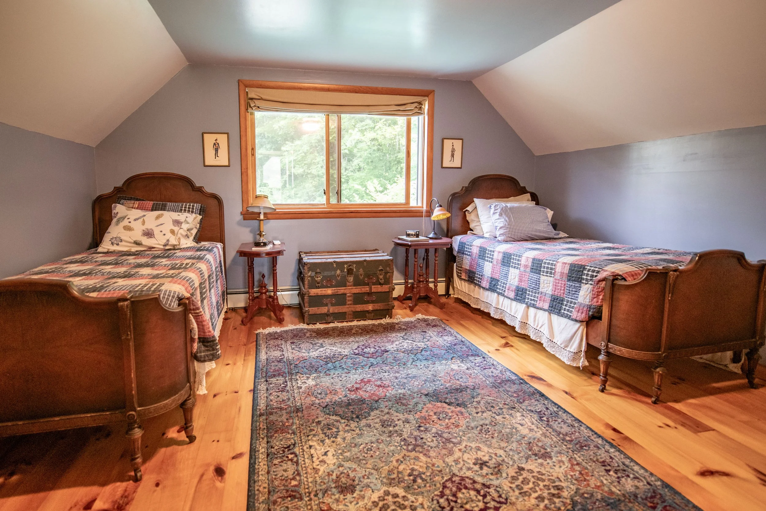 13 upstairs-bed.jpg