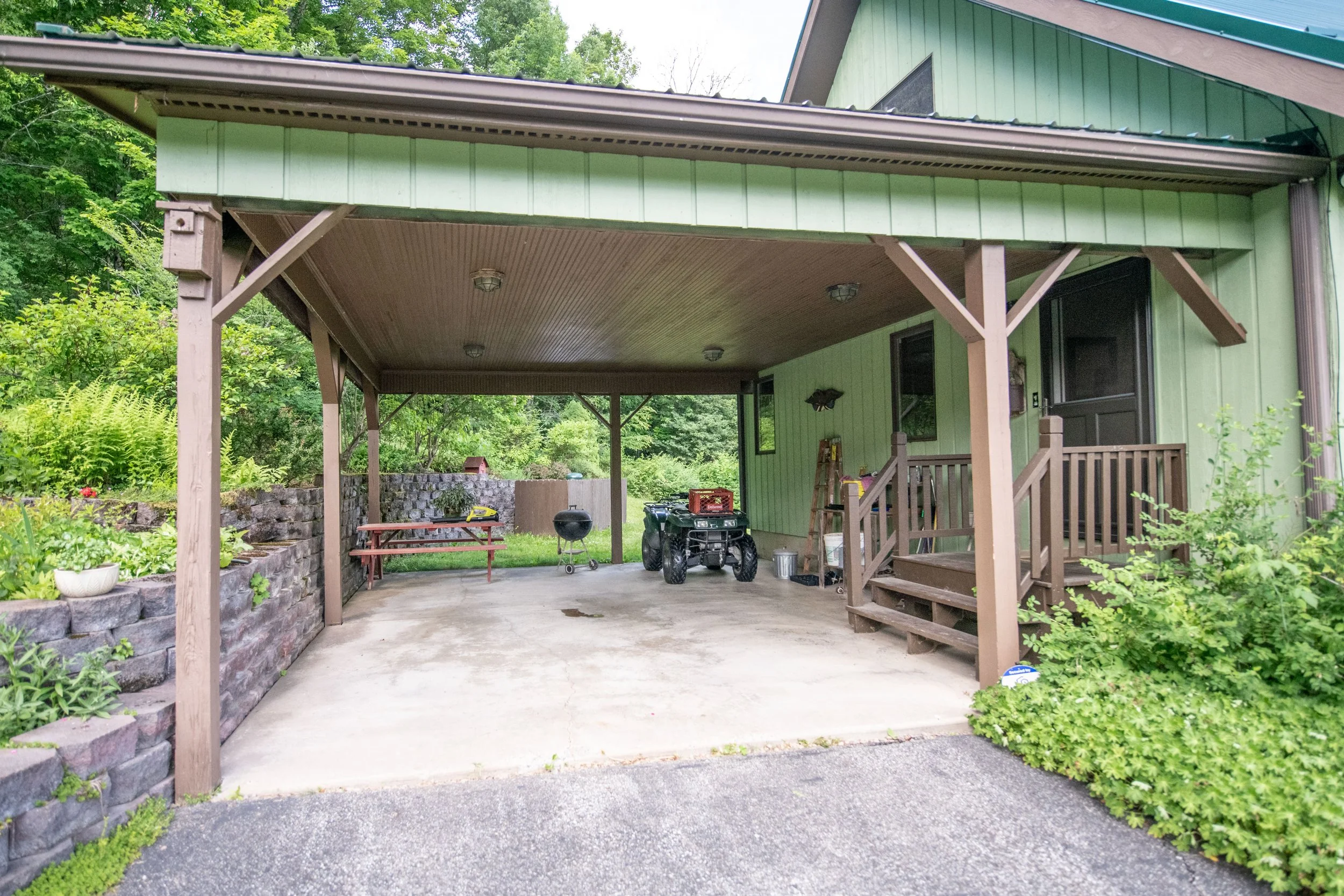 18 carport.jpg