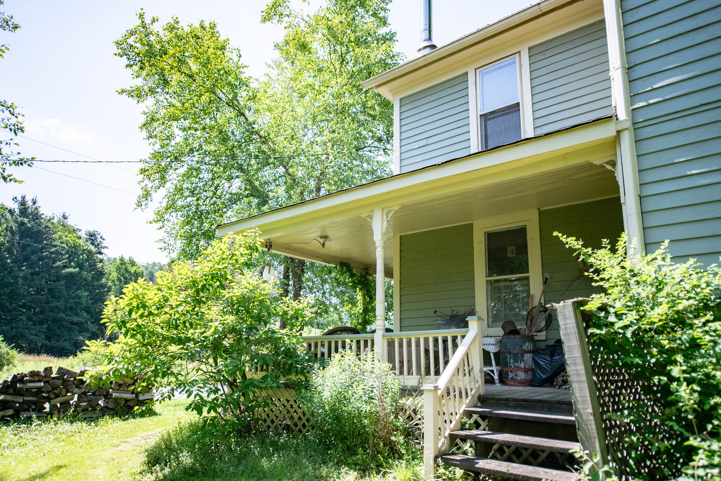 04-side-porch.jpg