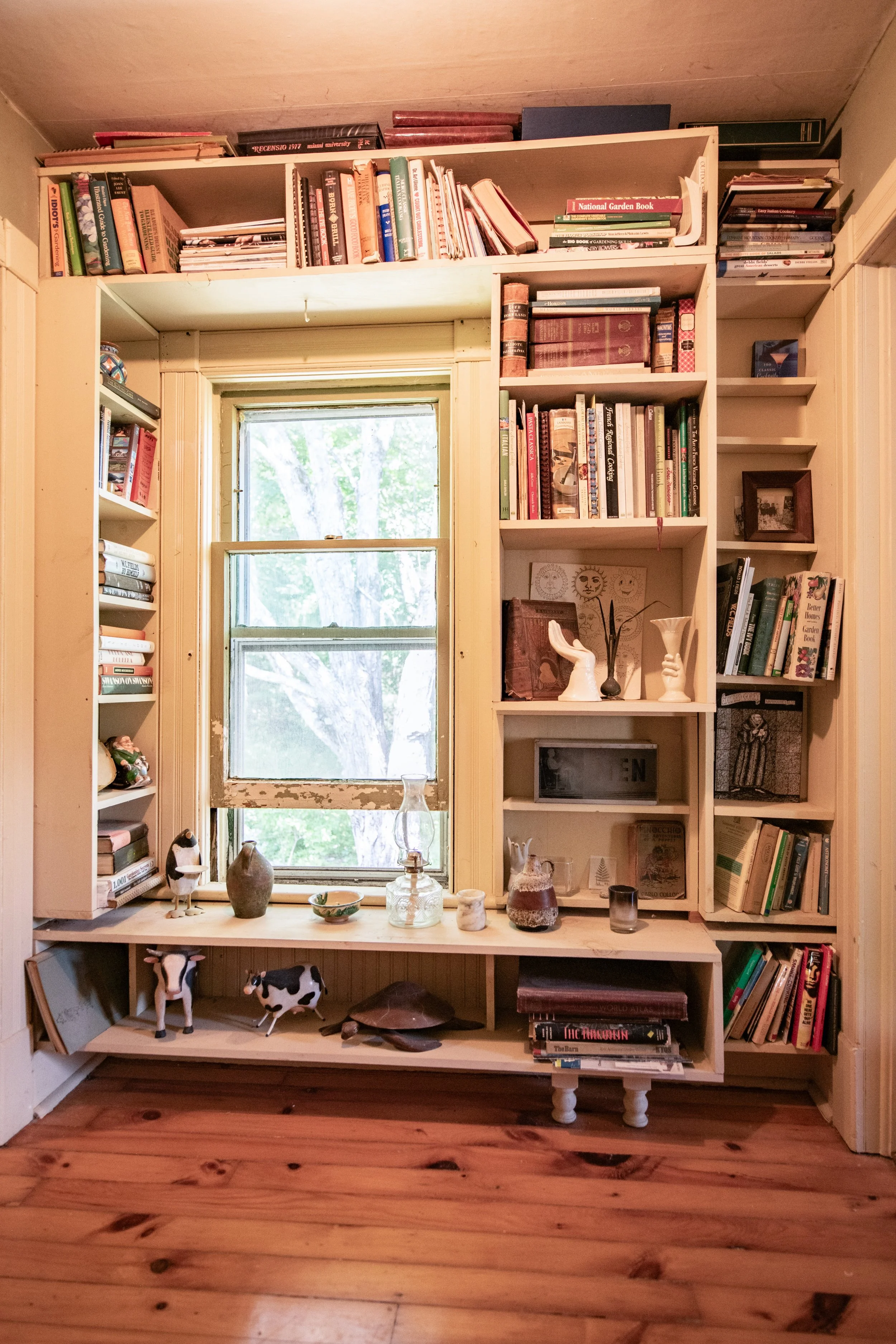 16-bookshelf.jpg