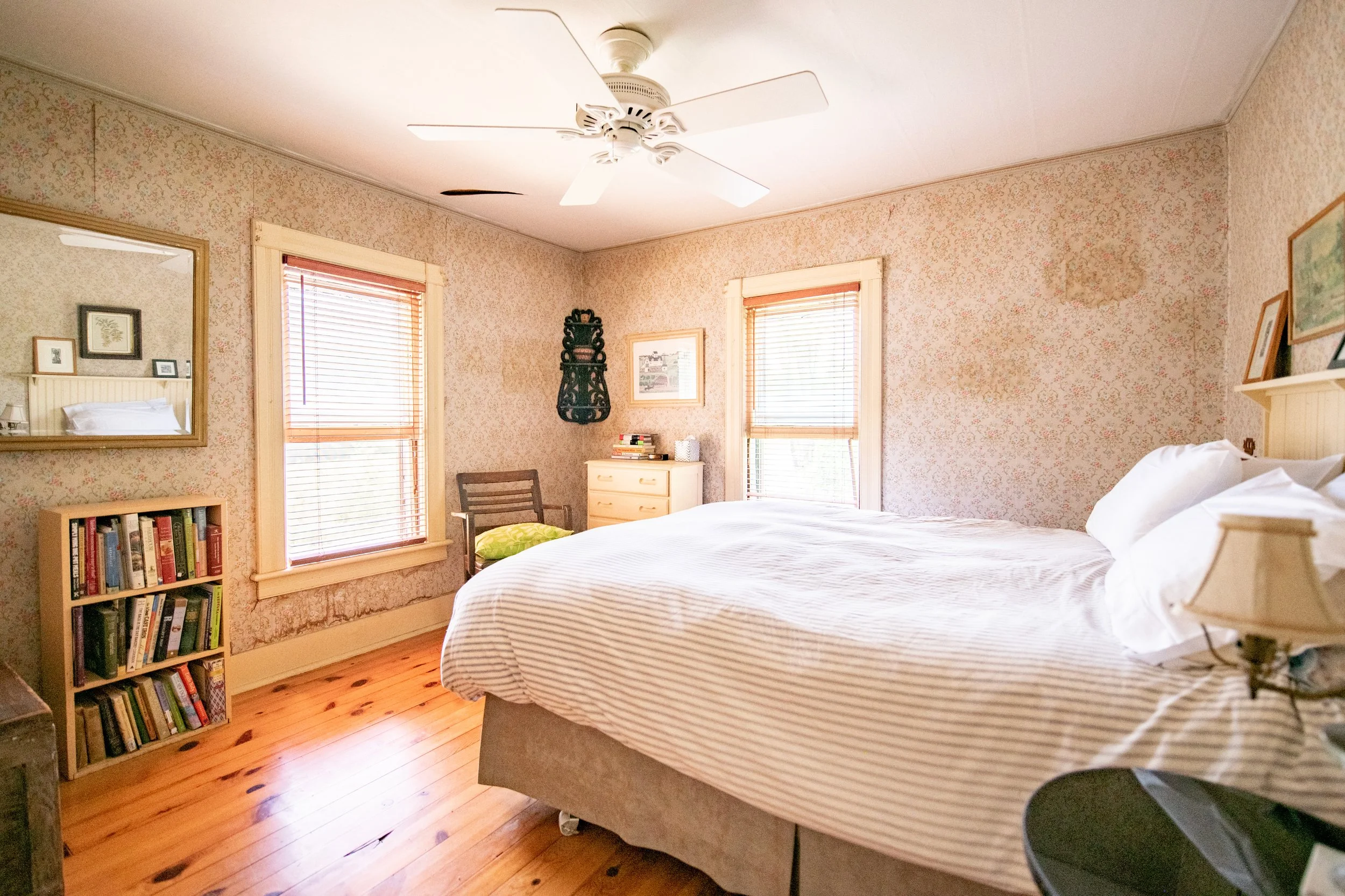 19-grey-bed.jpg