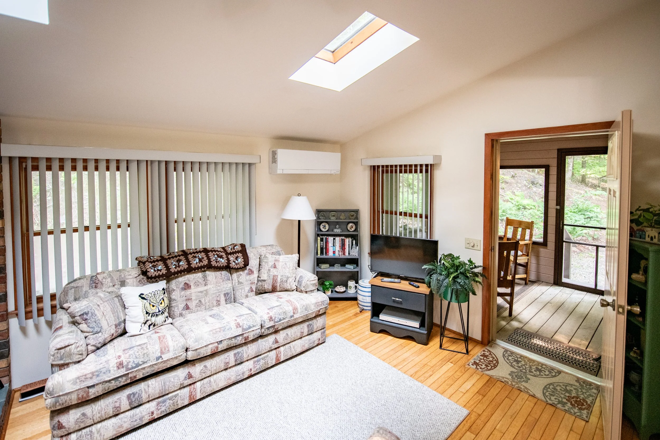 8 Living-Room.jpg