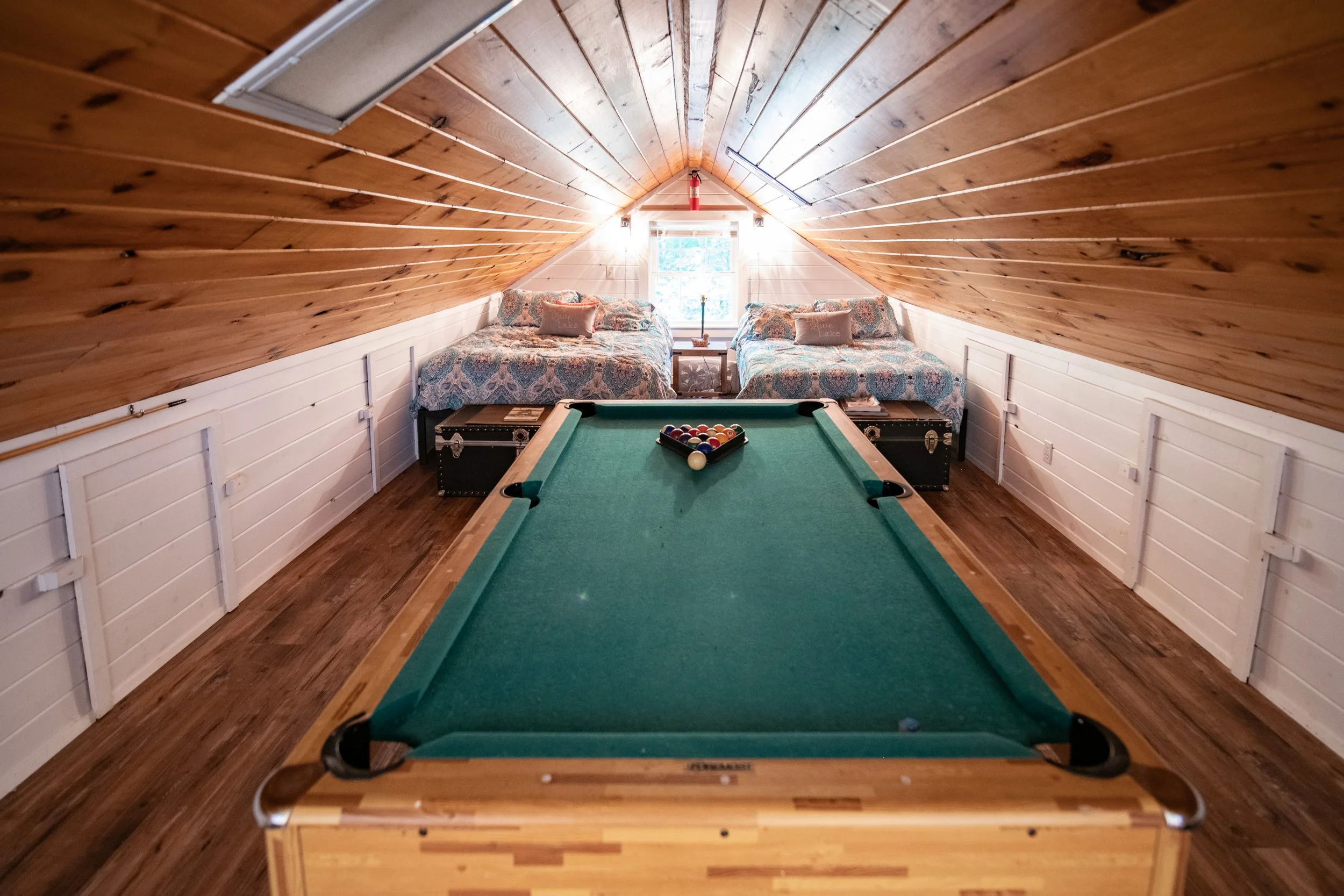 15pool-table.jpg