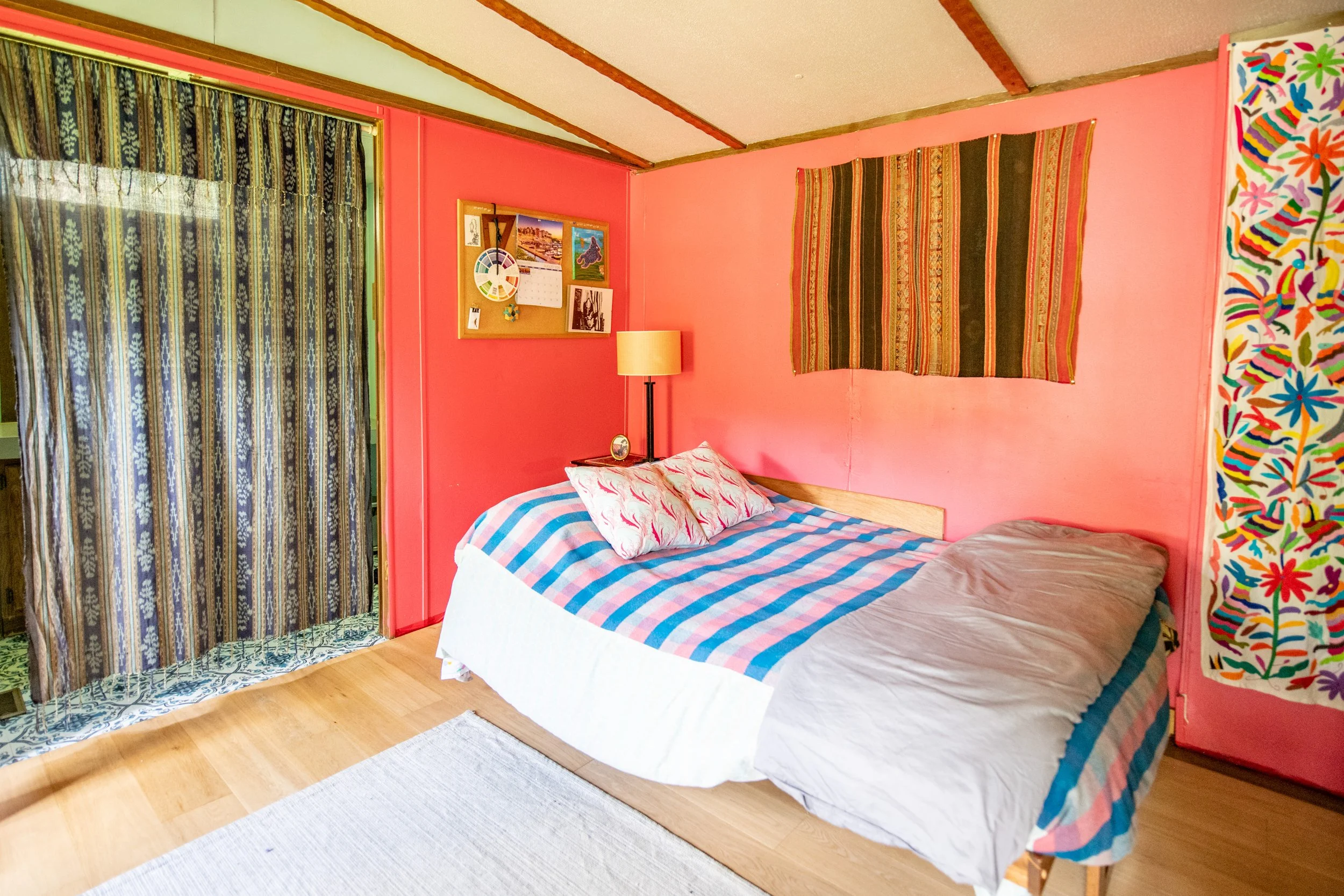 09-red-bedroom.jpg