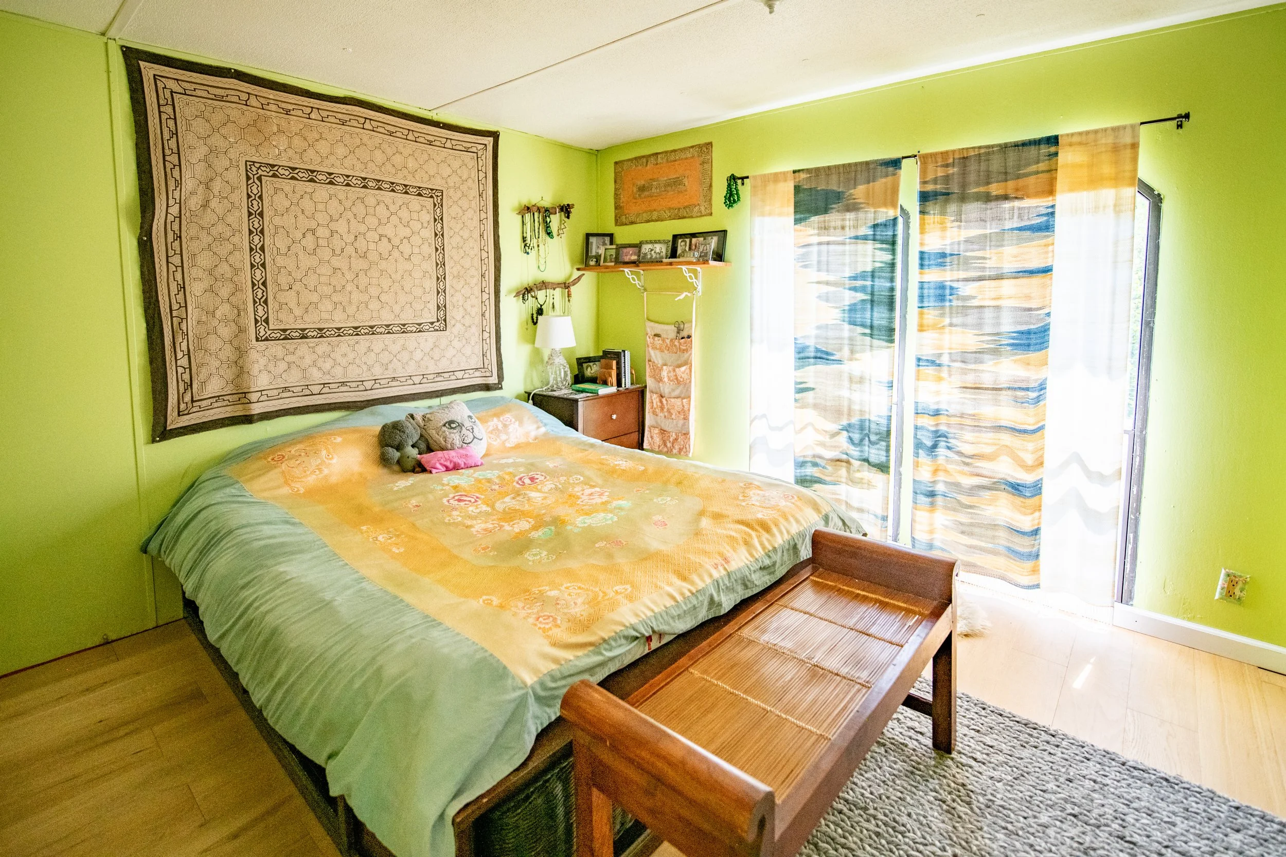 10-green-bedroom.jpg