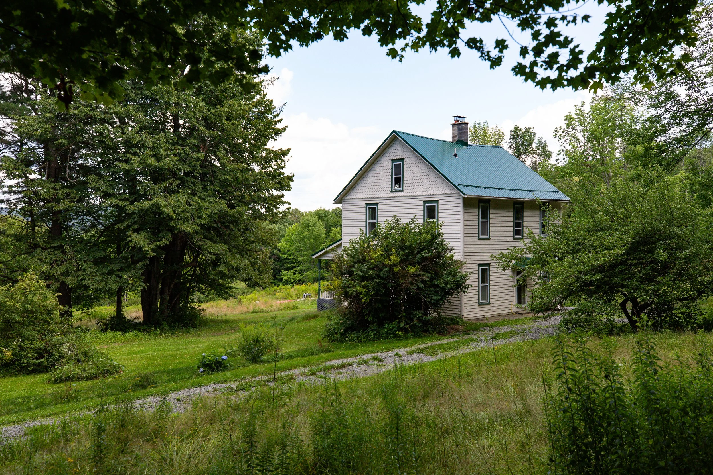 35 hathaway_pond_rd-ext-1.jpg
