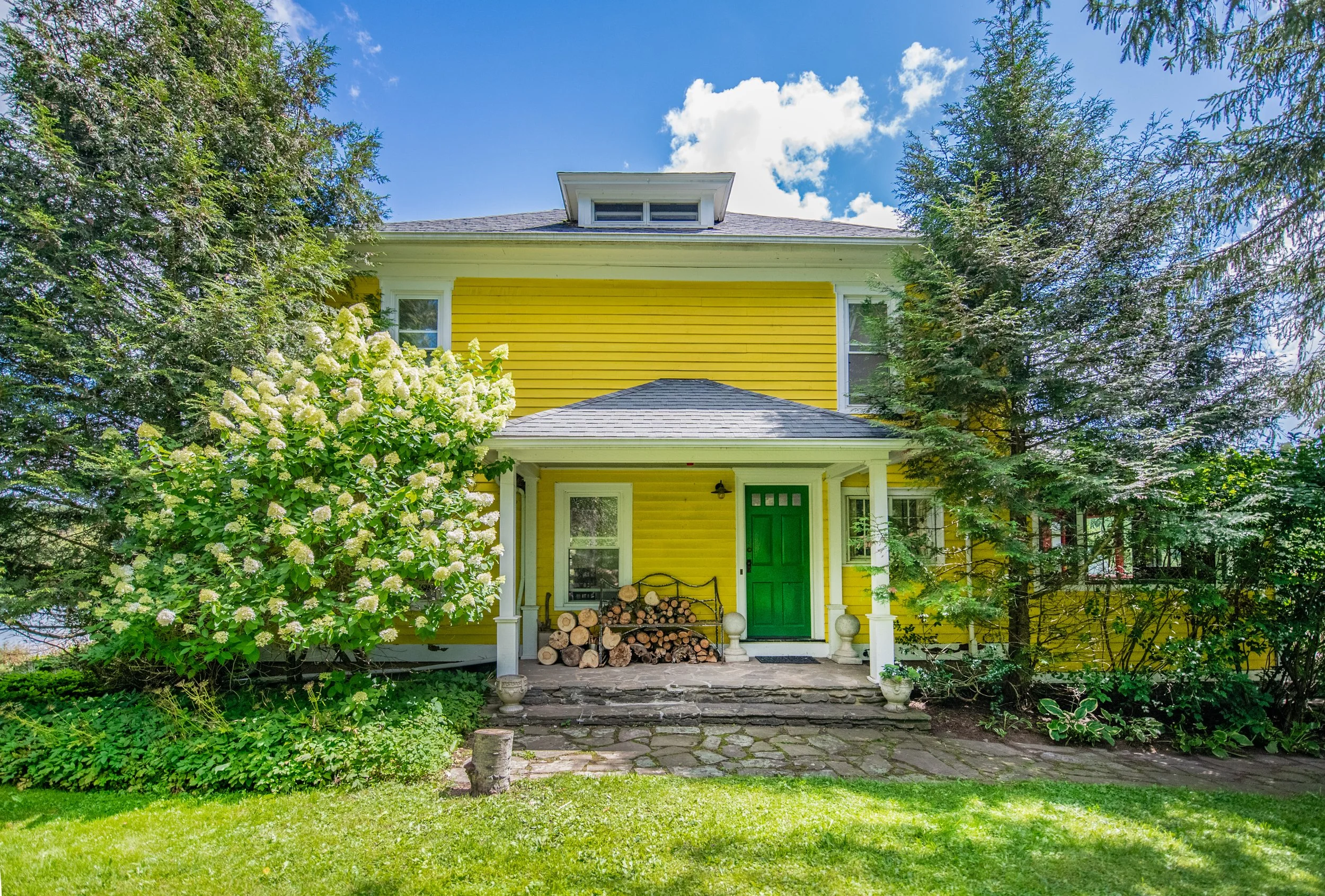 04 front of house.jpg